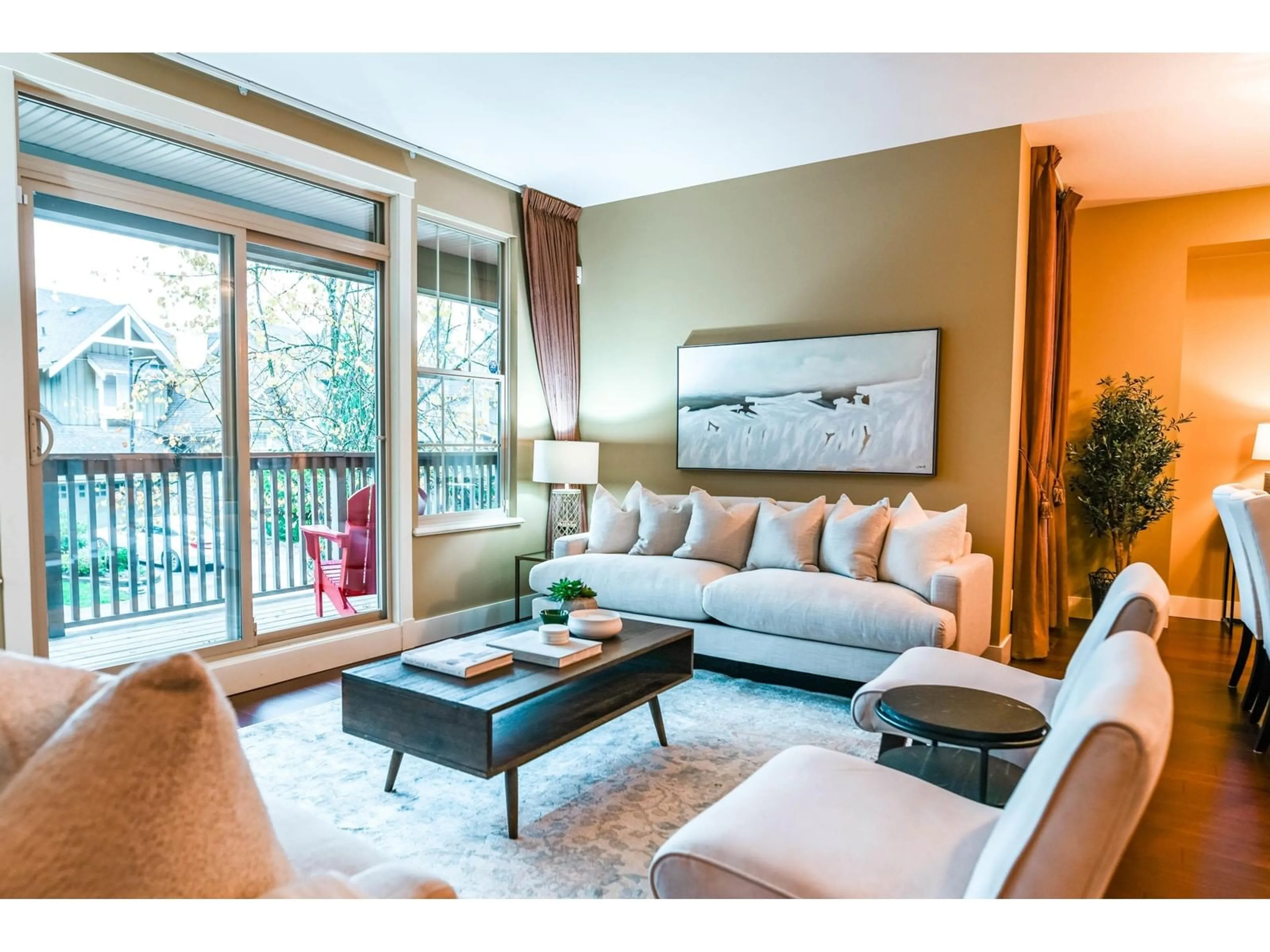 Living room, wood floors for 14208 36A AVENUE, Surrey British Columbia V4P0C2