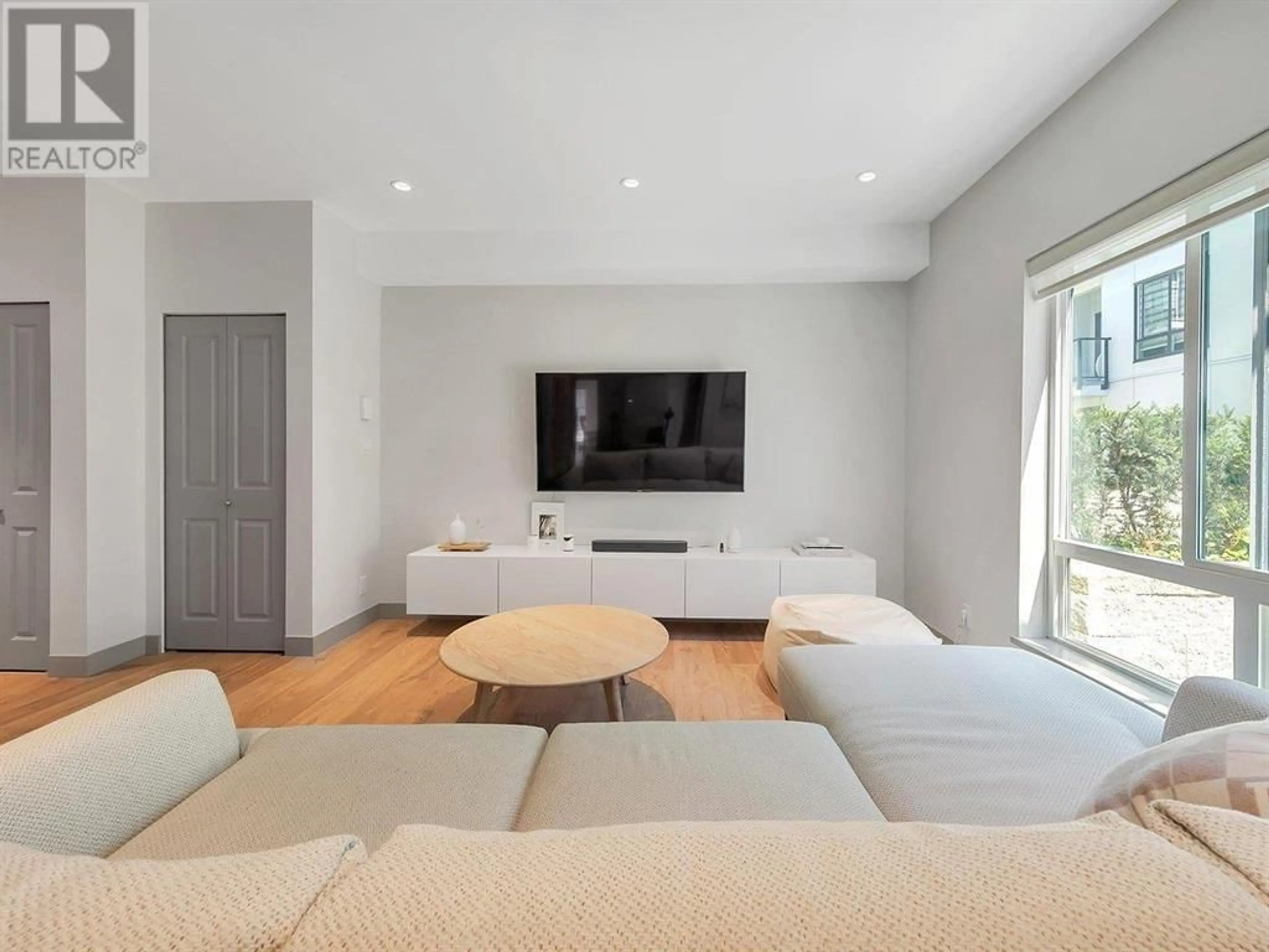 Living room, wood floors for 206 6968 ROYAL OAK AVENUE, Burnaby British Columbia V5J4J2