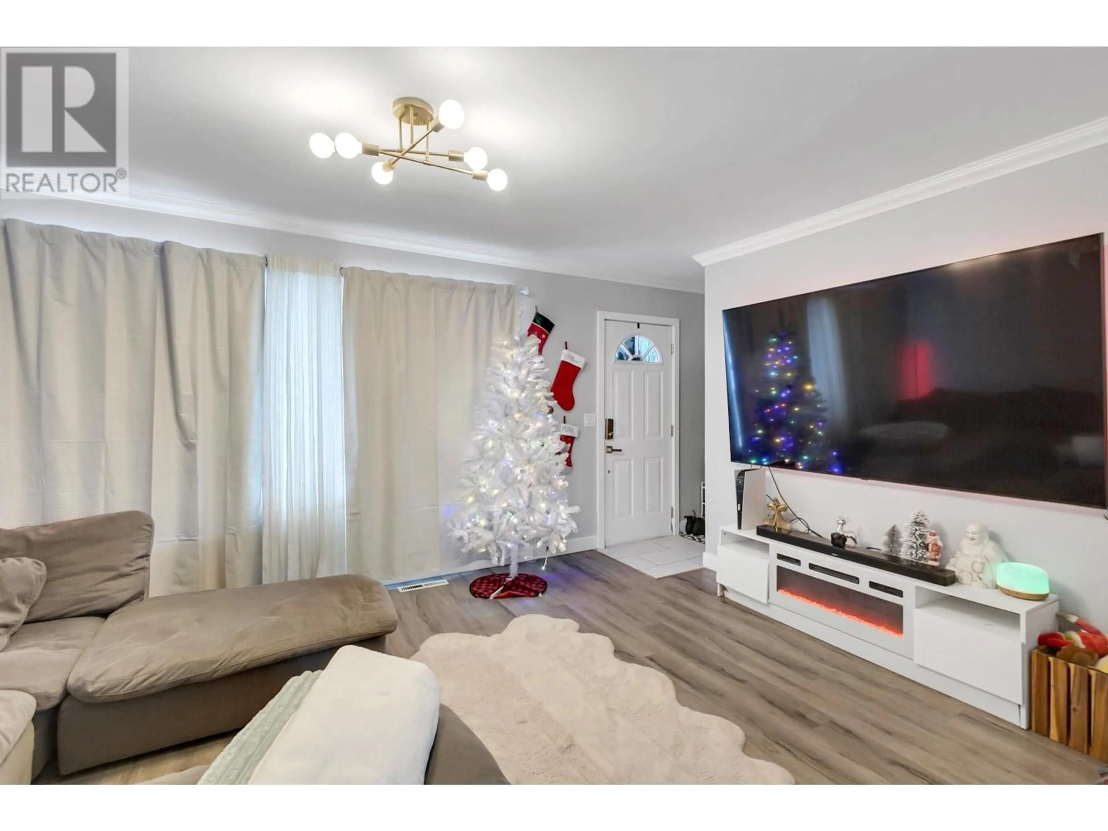 Living room, wood floors for 413 FREEMAN STREET, Prince George British Columbia V2M2P9