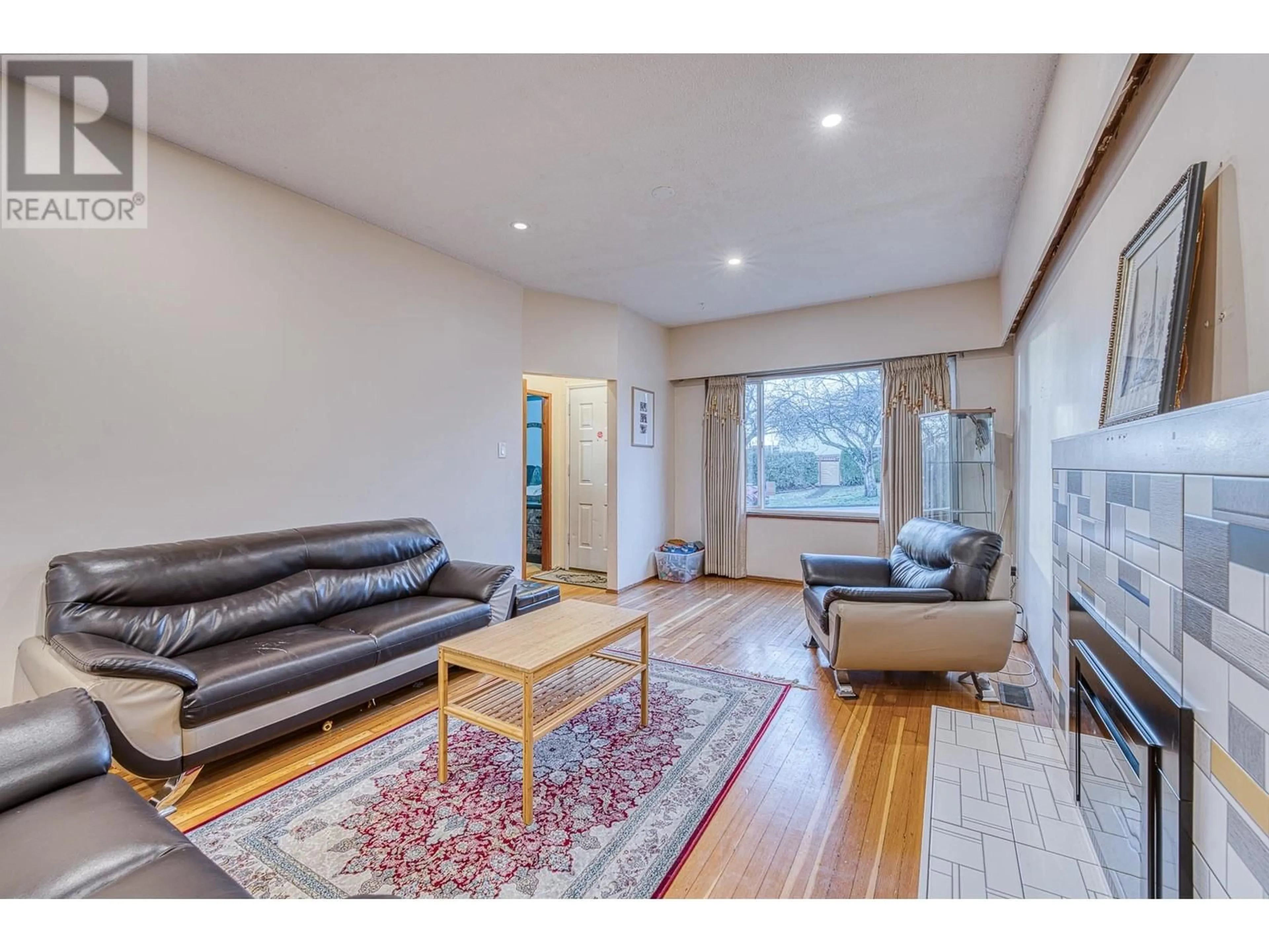 Living room, wood floors for 620 SLOCAN STREET, Vancouver British Columbia V5K3X7