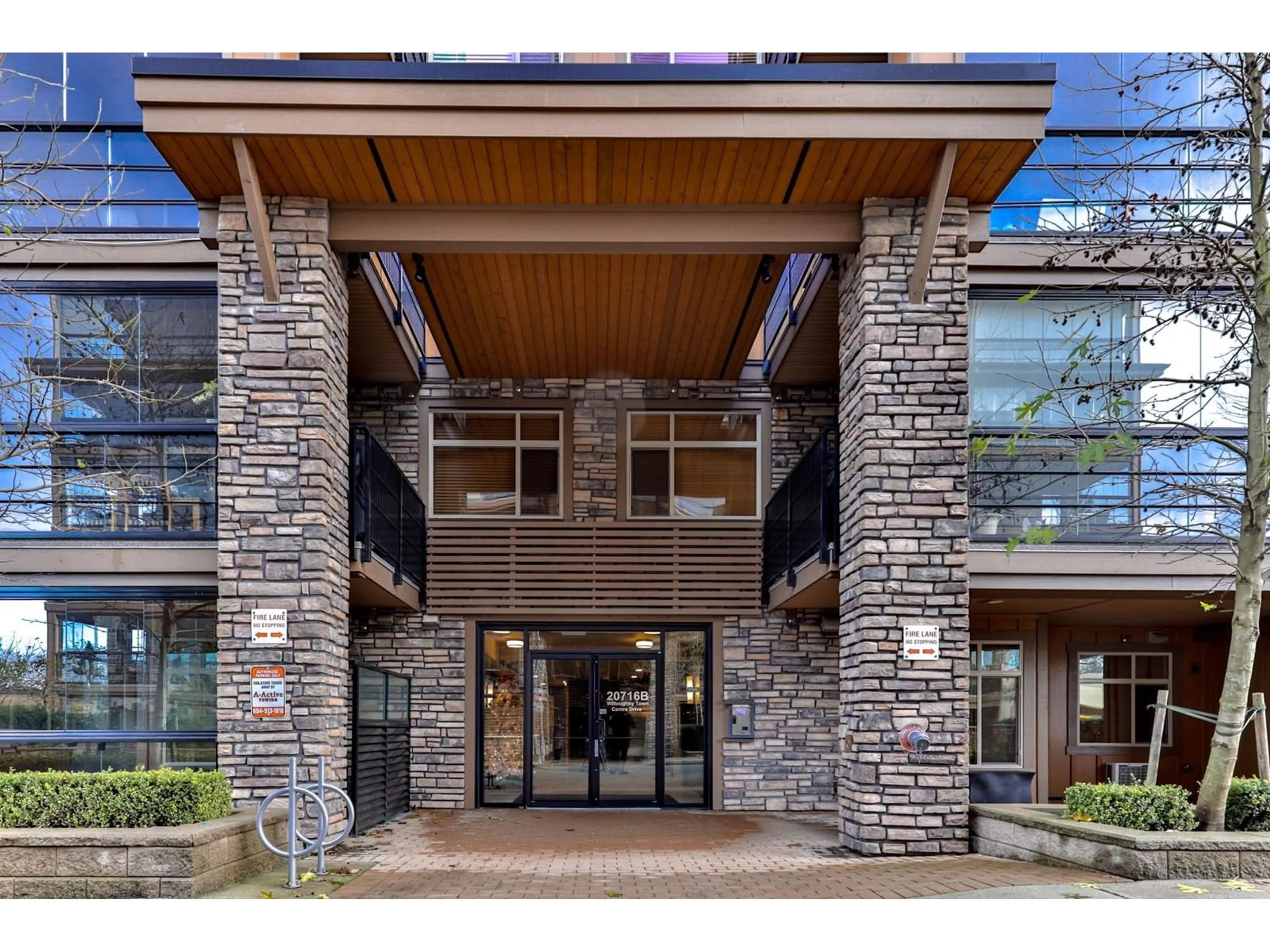 Indoor foyer for B327 20716 WILLOUGHBY TOWN CENTER DRIVE, Langley British Columbia V2Y3J8