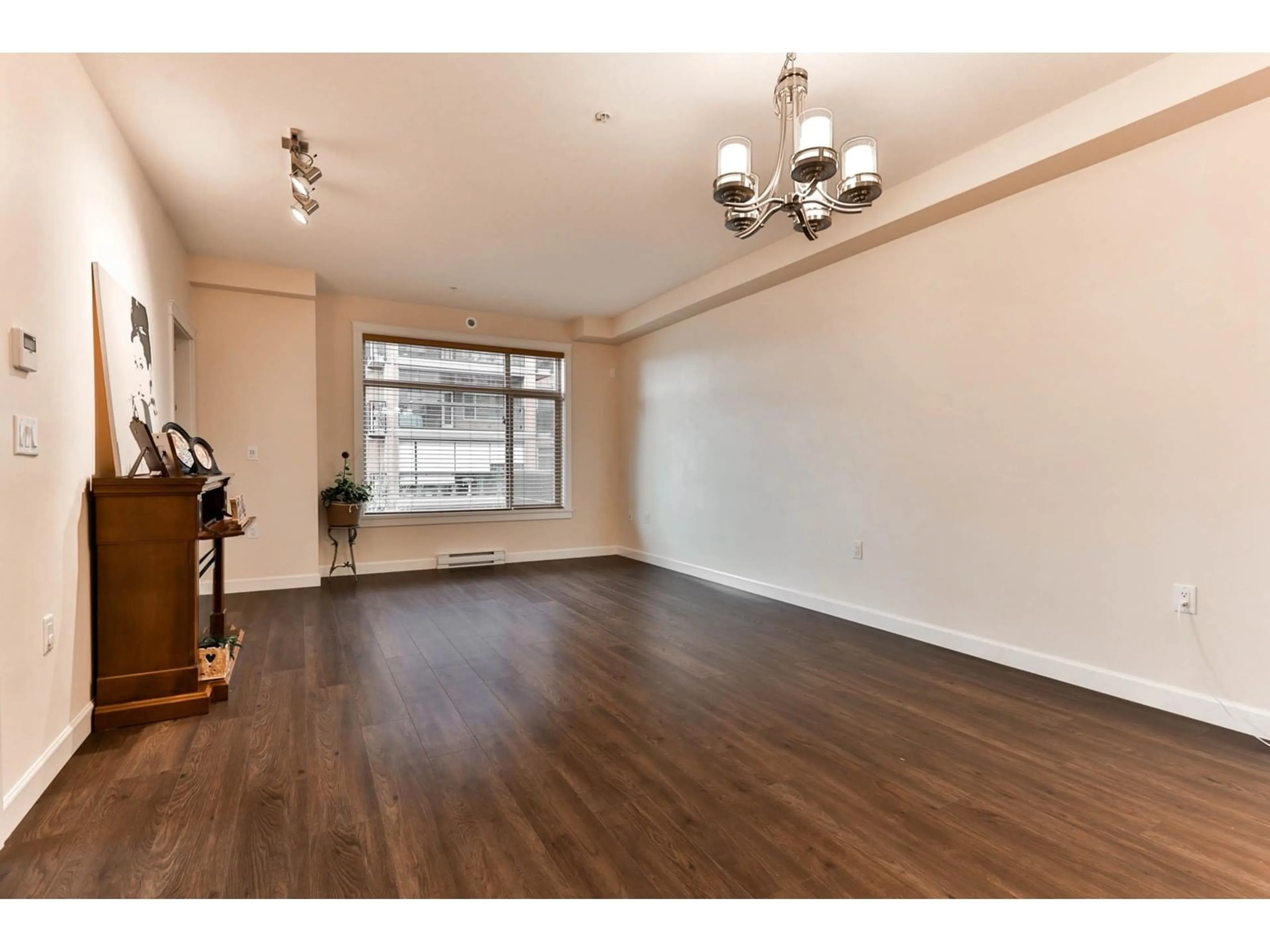 Other indoor space, wood floors for B327 20716 WILLOUGHBY TOWN CENTER DRIVE, Langley British Columbia V2Y3J8