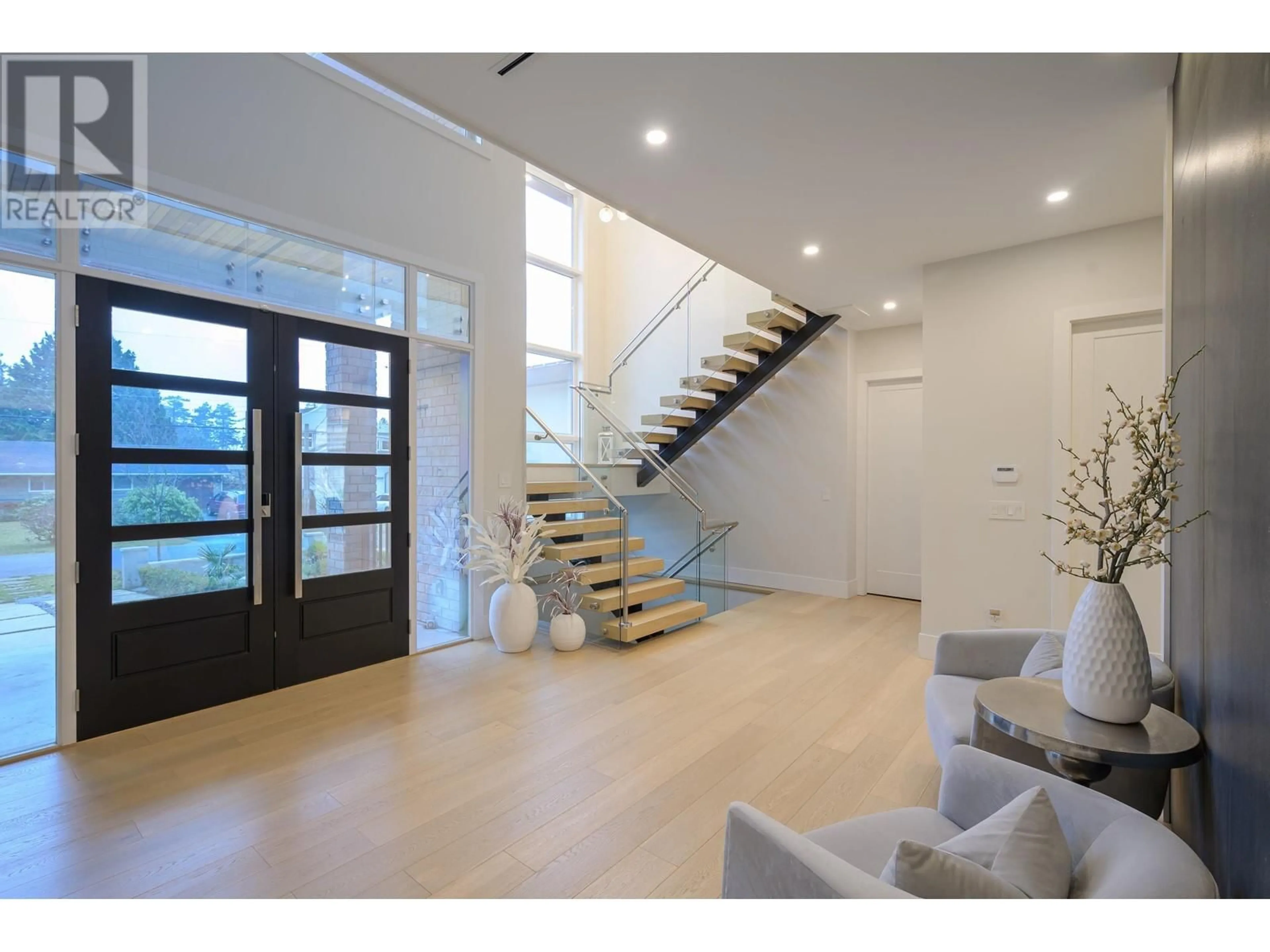 Indoor foyer, wood floors for 864 PACIFIC DRIVE, Delta British Columbia V4M2K3