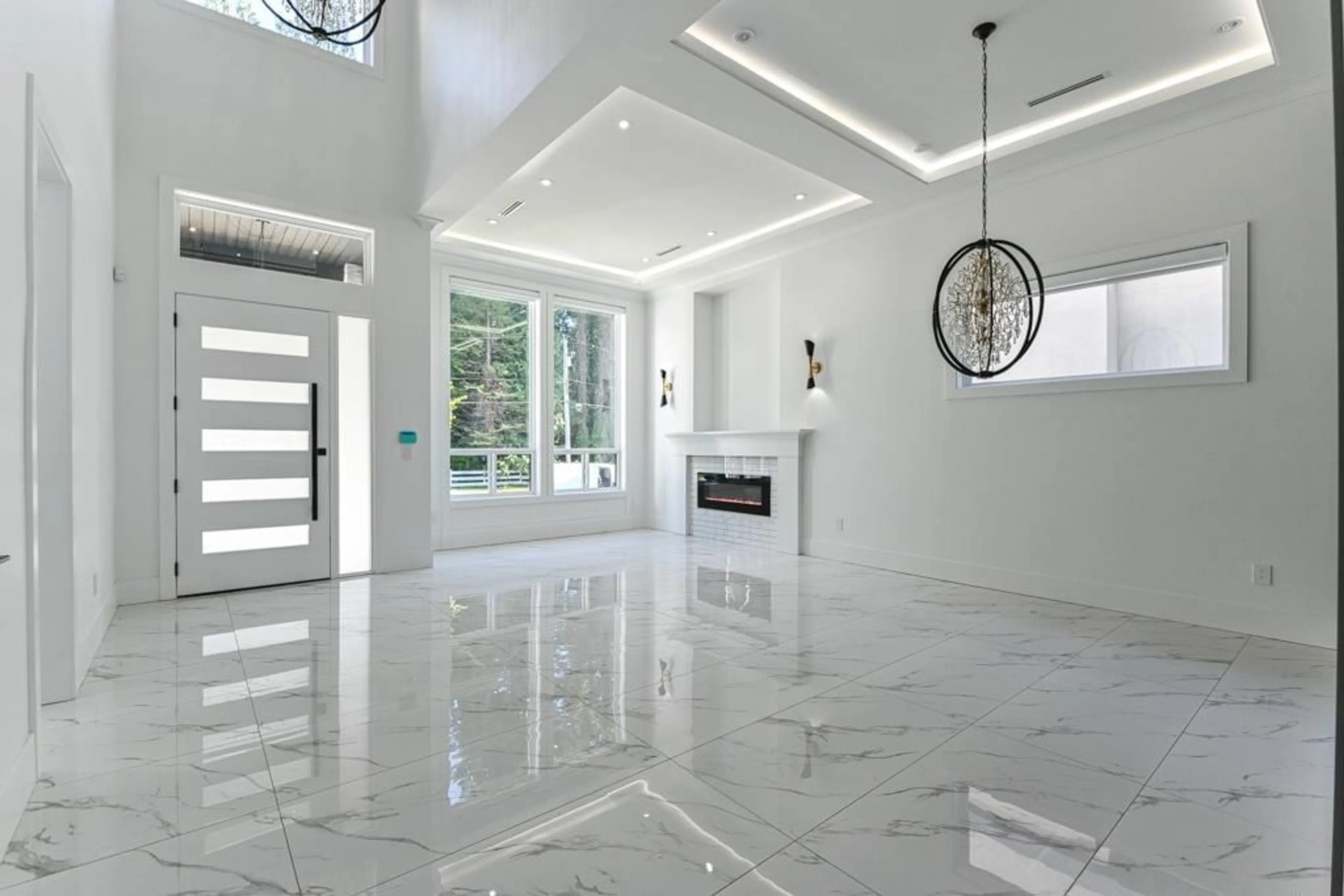 Indoor foyer, ceramic floors for 20133 27 AVENUE, Langley British Columbia V2Z0B6