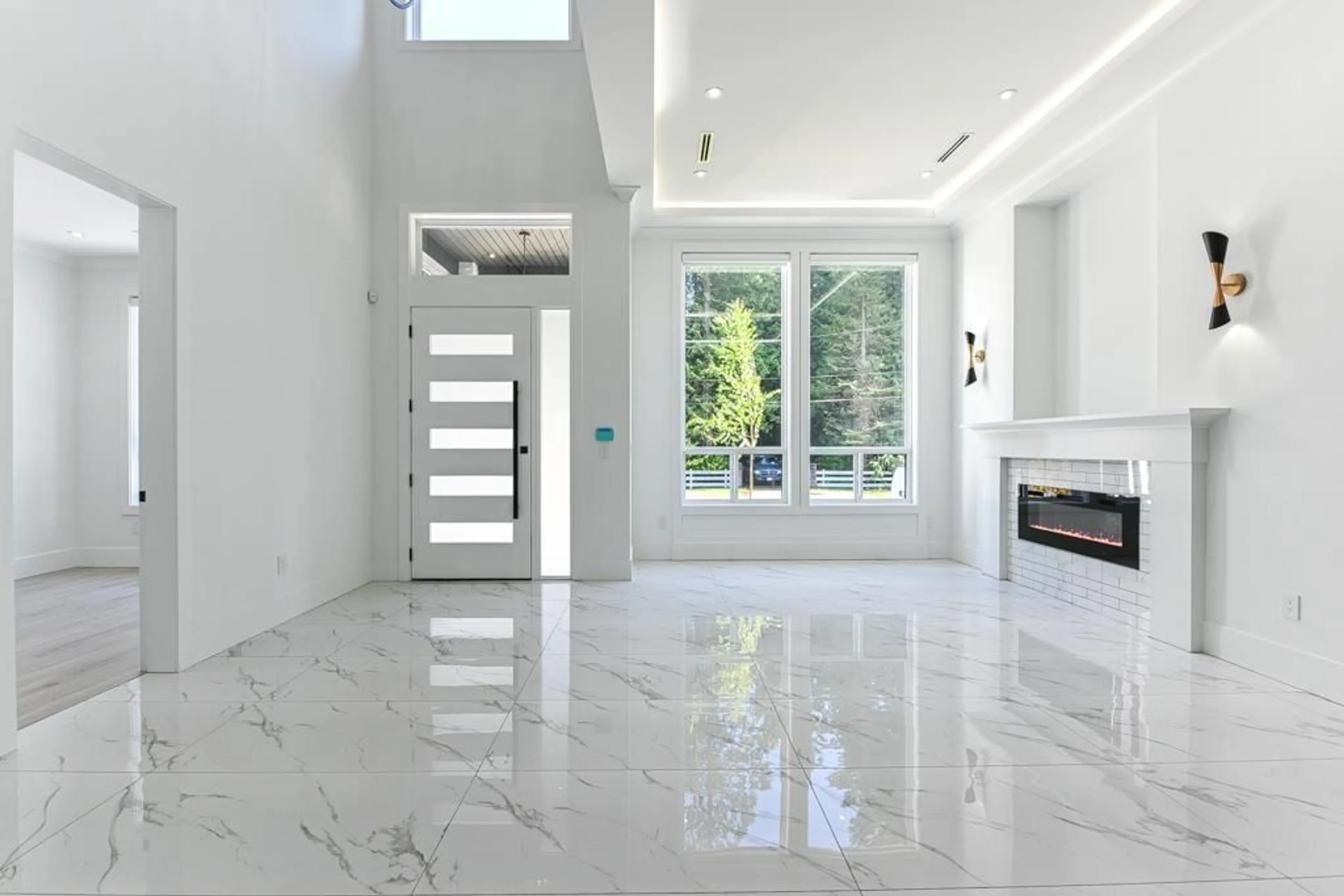 Indoor foyer, ceramic floors for 20133 27 AVENUE, Langley British Columbia V2Z0B6