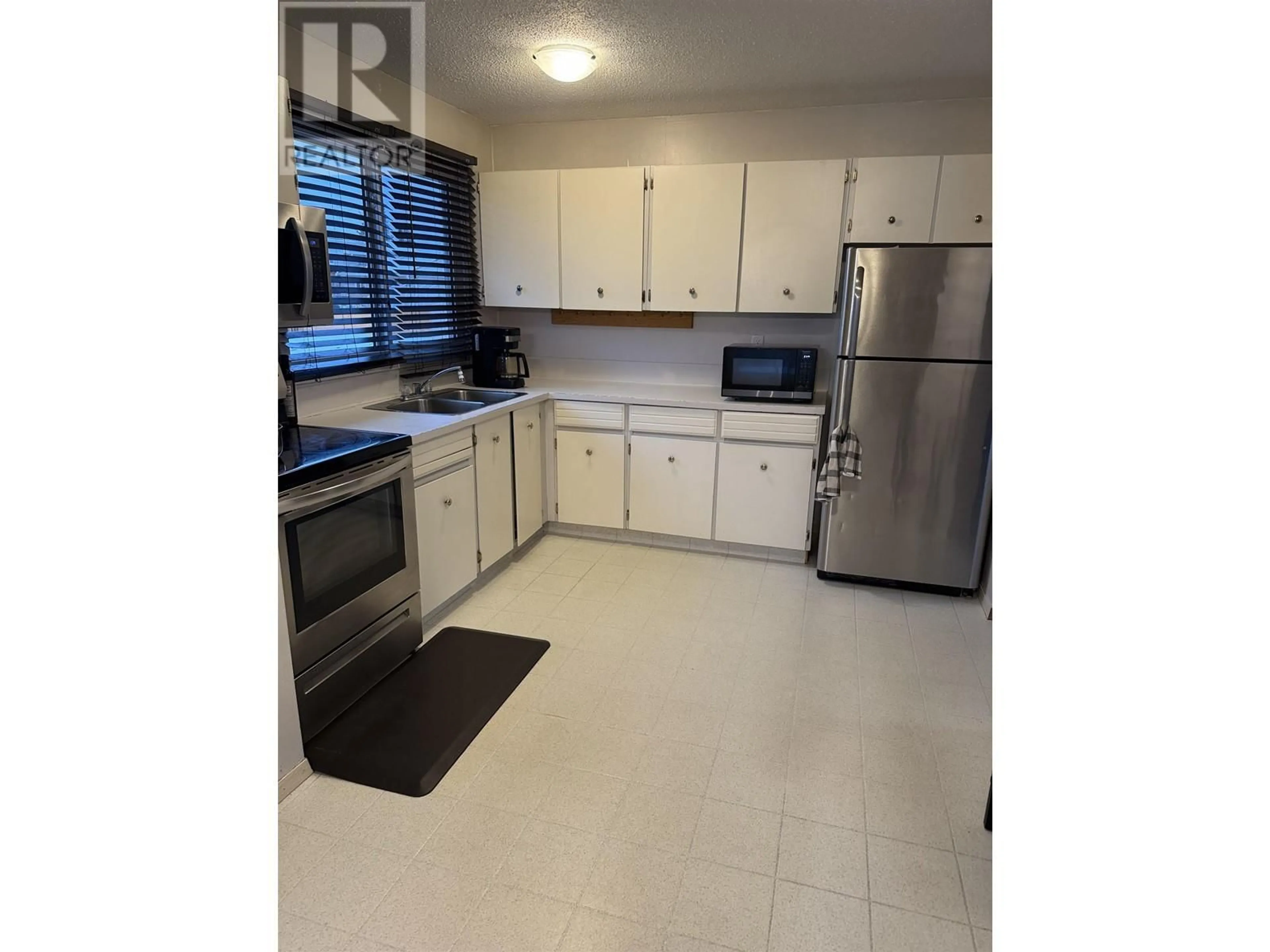 Standard kitchen, cement floor, cottage for 407 CENTENNIAL DRIVE, Mackenzie British Columbia V0J2C0