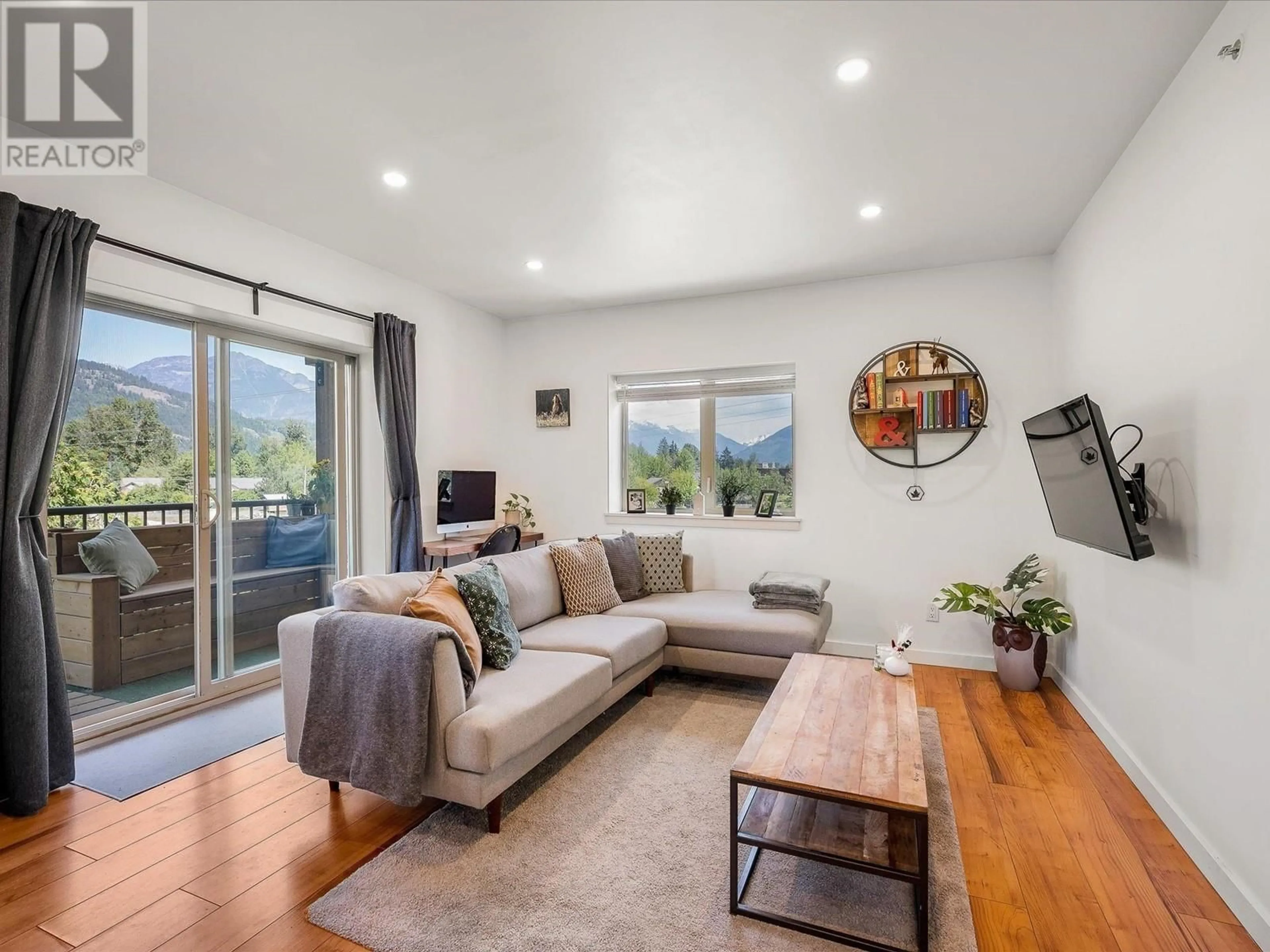 Living room, wood floors for 207 1411 PORTAGE ROAD, Pemberton British Columbia V0N2L1