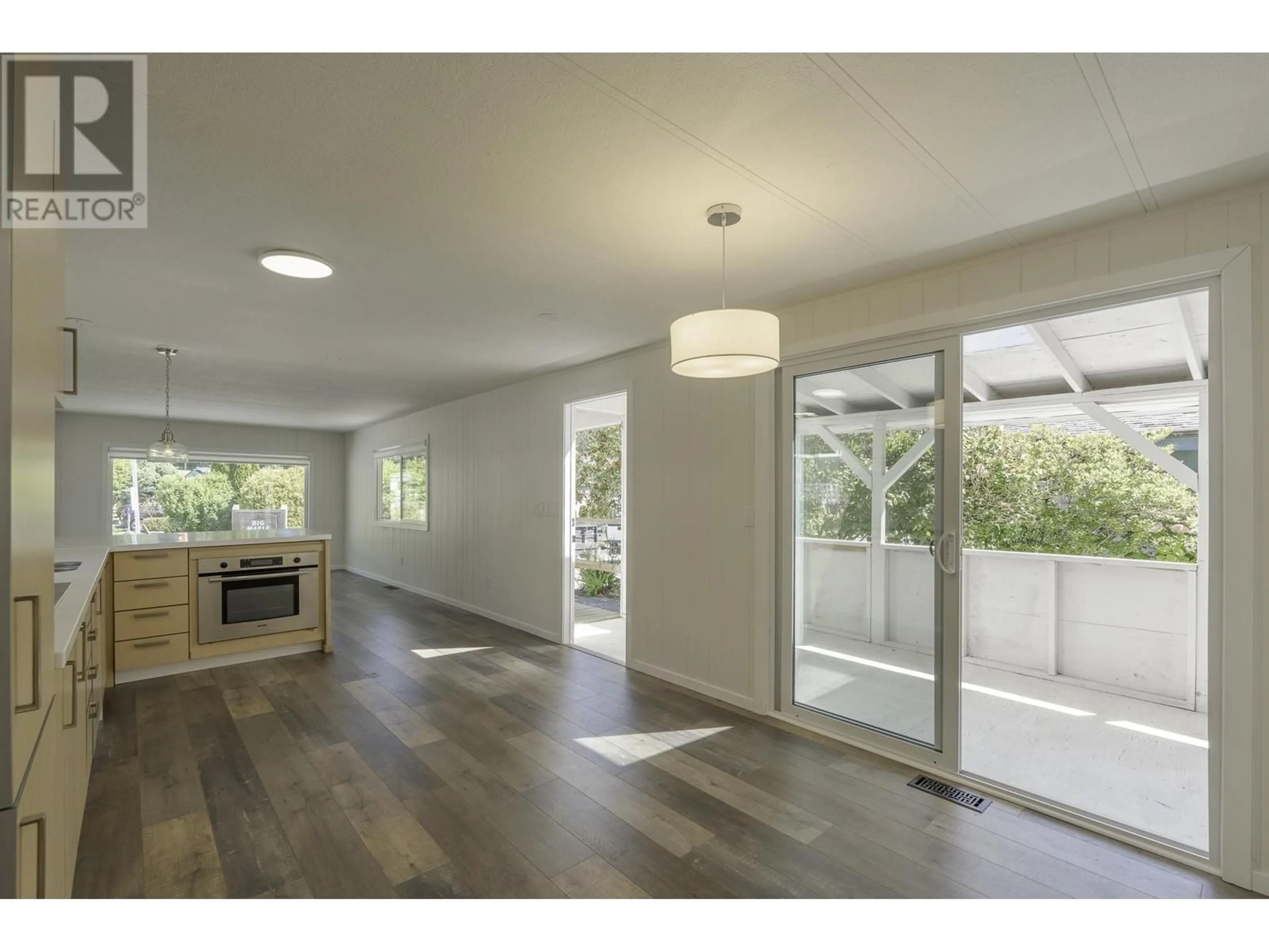 Indoor entryway, wood floors for 33-4496 SUNSHINE COAST HIGHWAY, Sechelt British Columbia V7Z0C3