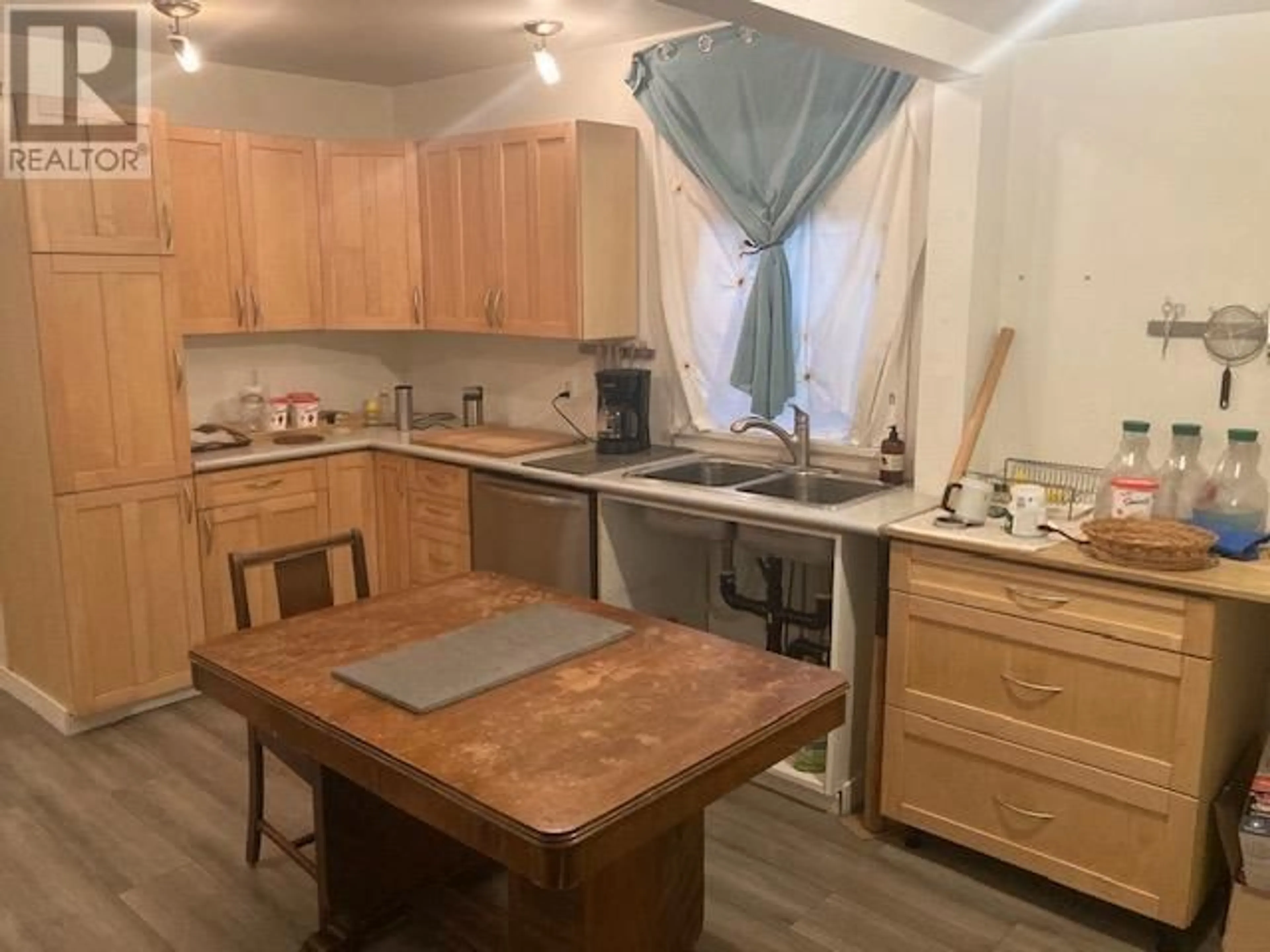 Standard kitchen, wood floors, cottage for 3048 E 7TH AVENUE, Vancouver British Columbia V5M1V5