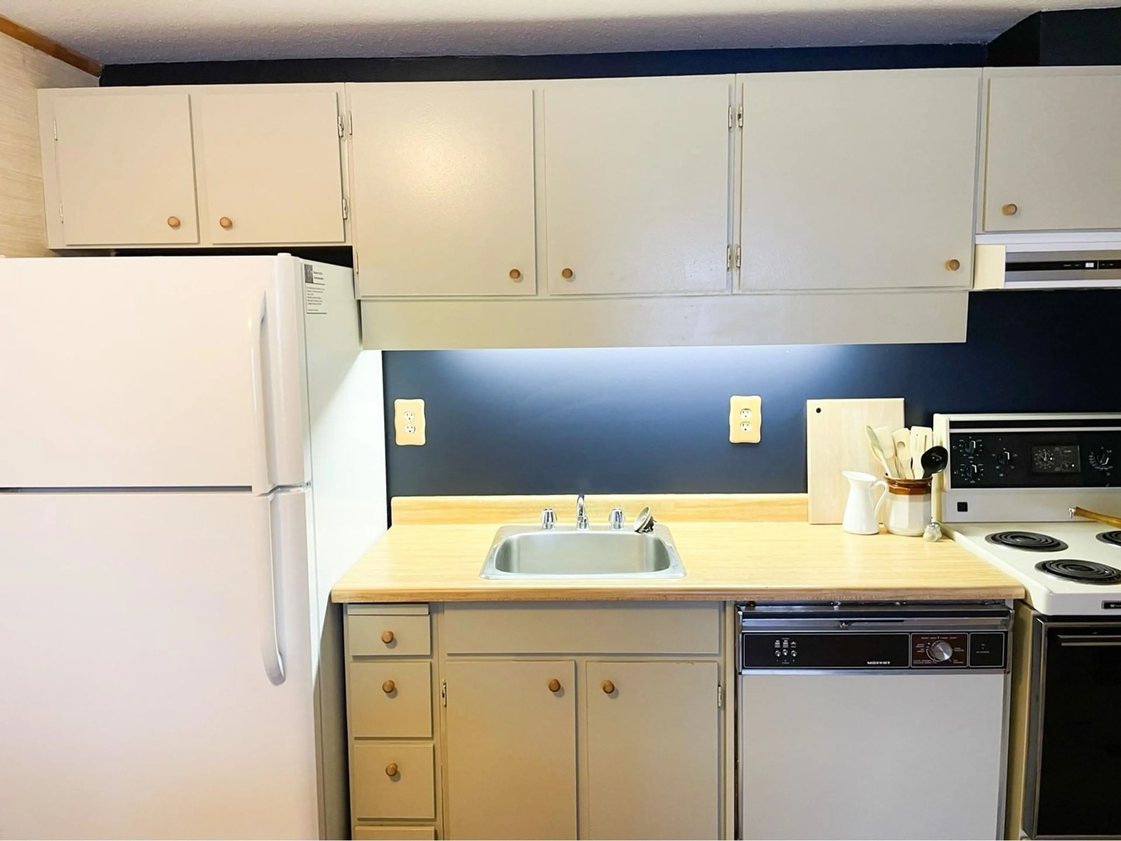 Standard kitchen, unknown for 404A - 21000 ENZIAN, Mission British Columbia V0M1A1