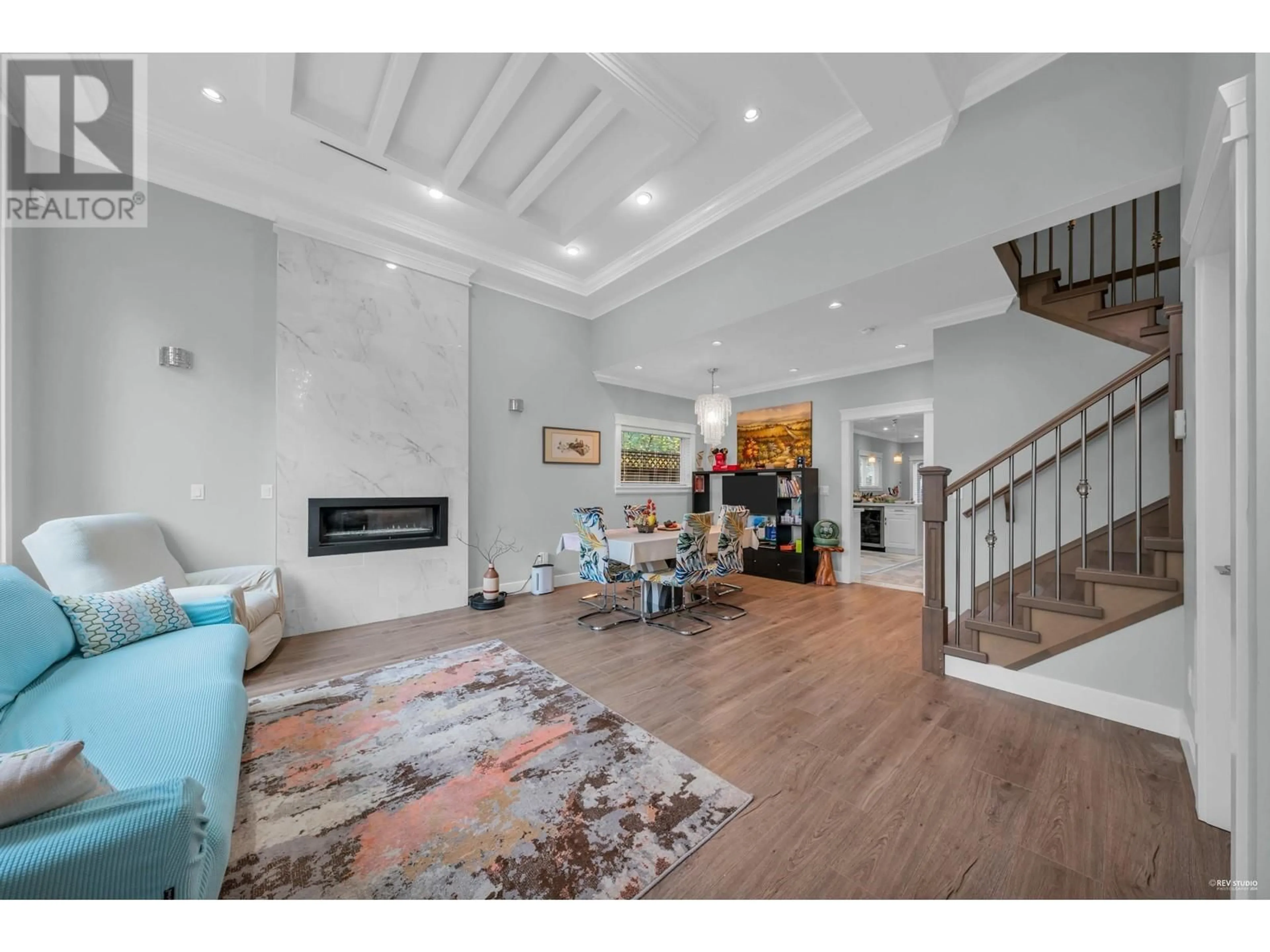 Indoor foyer, wood floors for 7689 ROSEWOOD STREET, Burnaby British Columbia V5E2G8