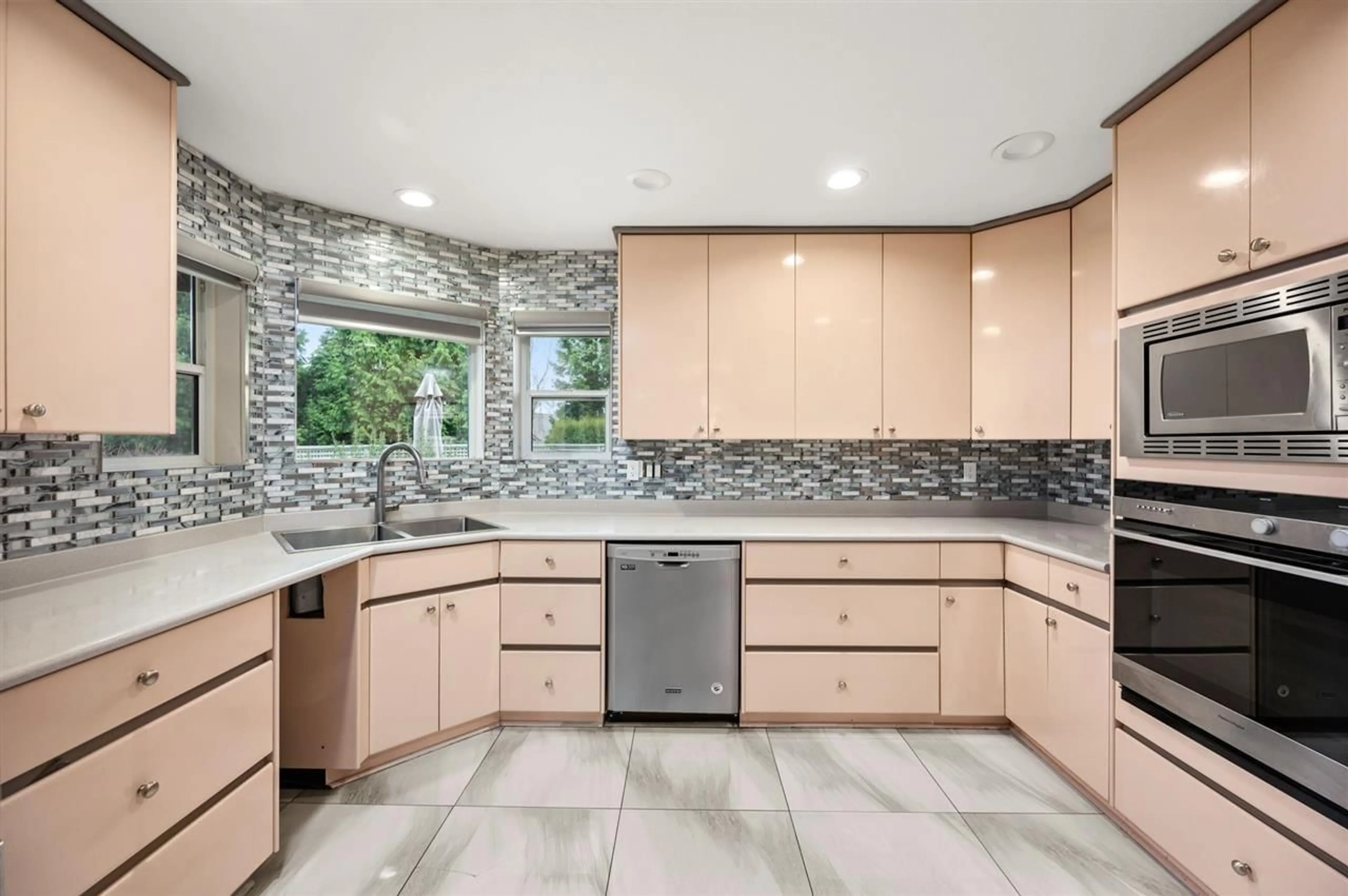 Contemporary kitchen, ceramic floors, cottage for 2045 183 STREET, Surrey British Columbia V3Z9W1