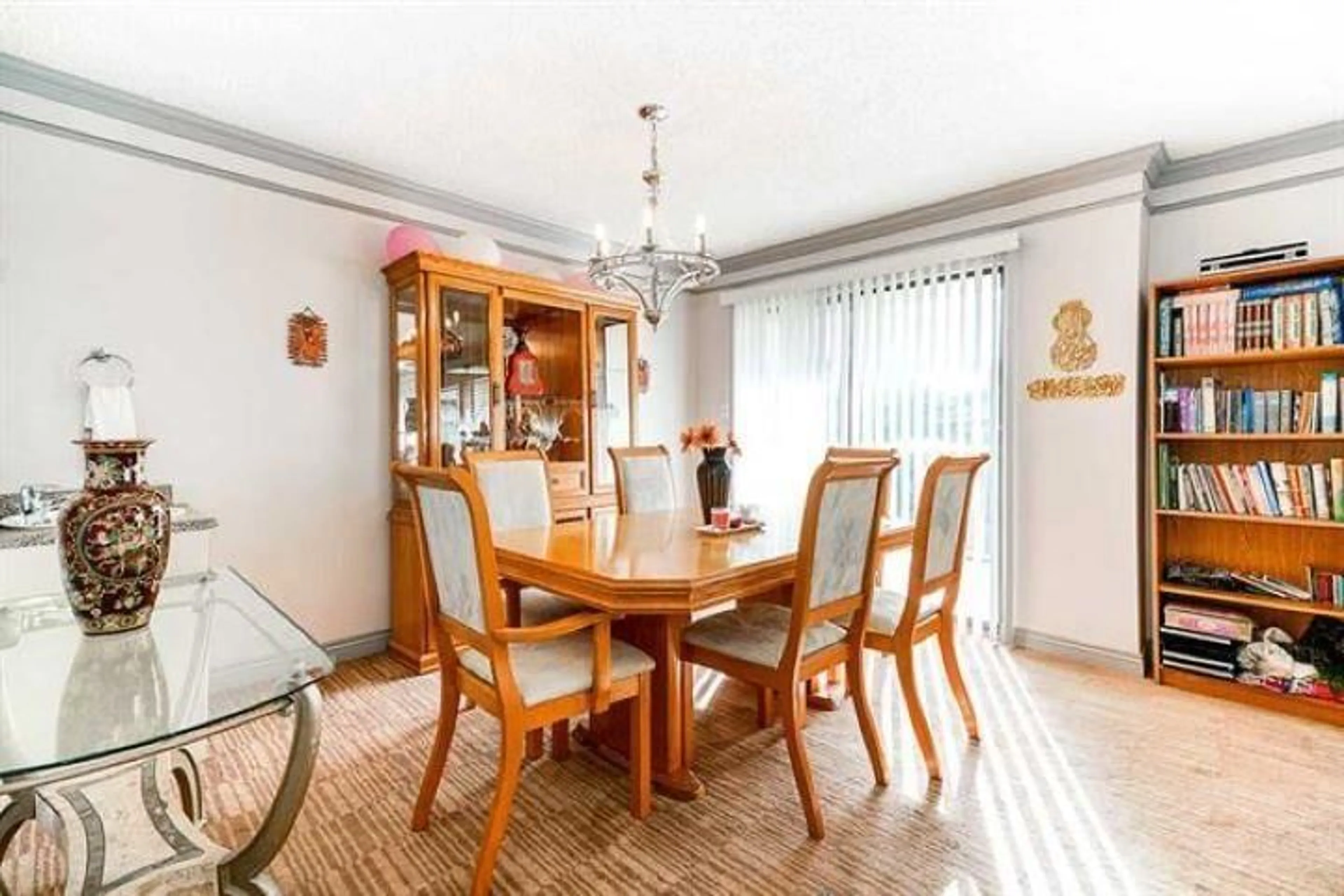 Dining room, wood/laminate floor for 10428 128 STREET, Surrey British Columbia V3T5J1