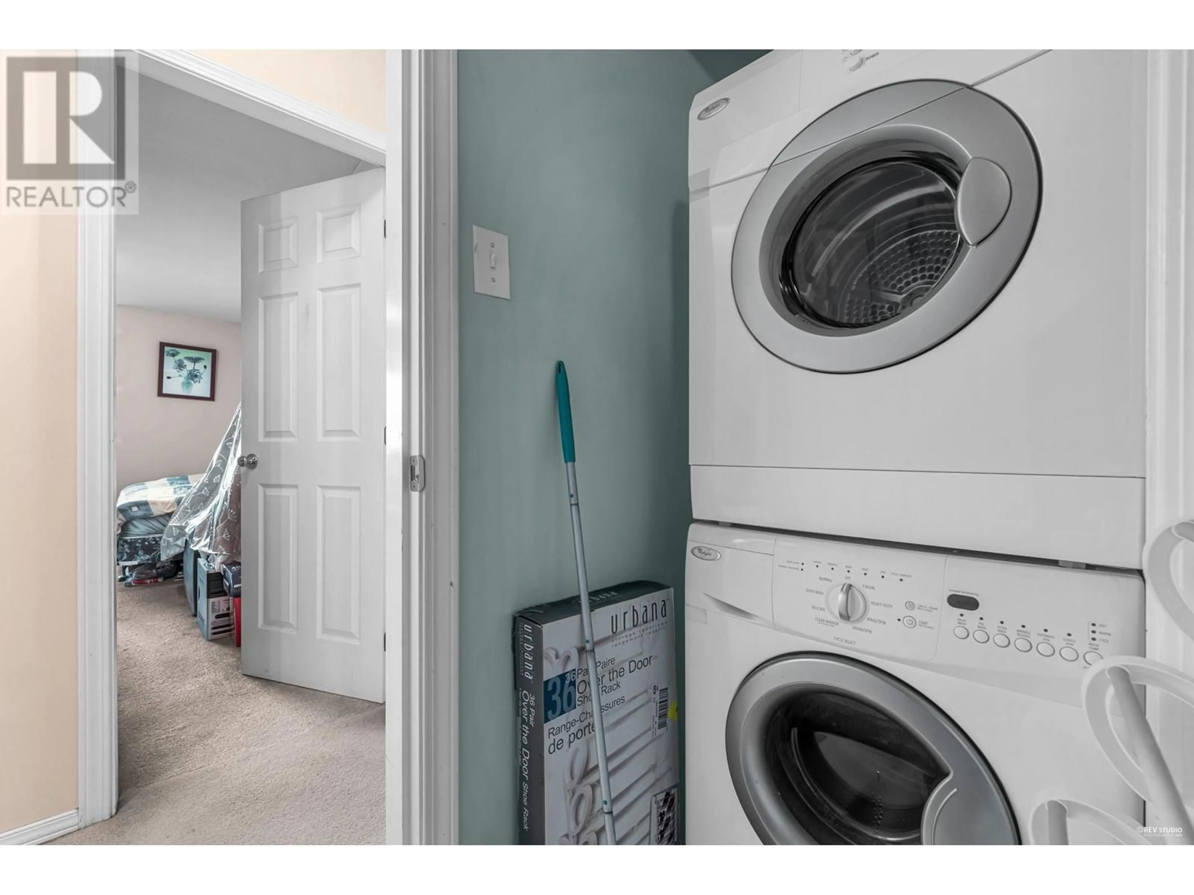 Laundry room for 401 7011 BLUNDELL ROAD, Richmond British Columbia V6Y1J5