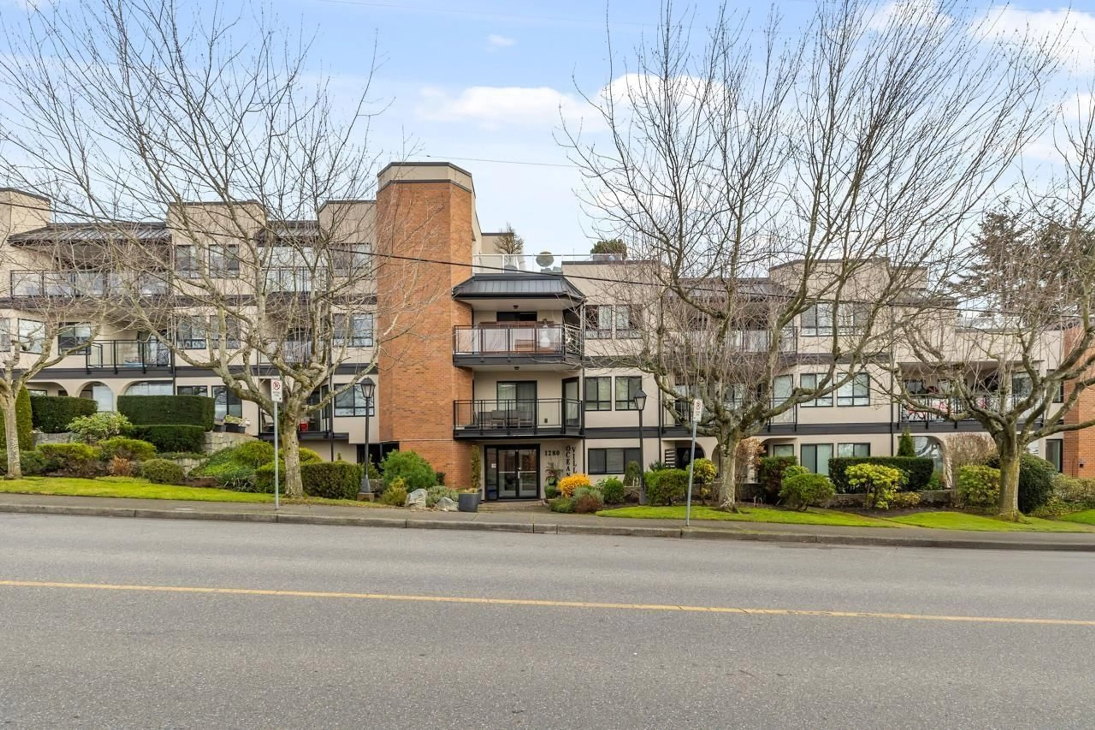 Unknown for 307 1280 FIR STREET, White Rock British Columbia V4B4B1