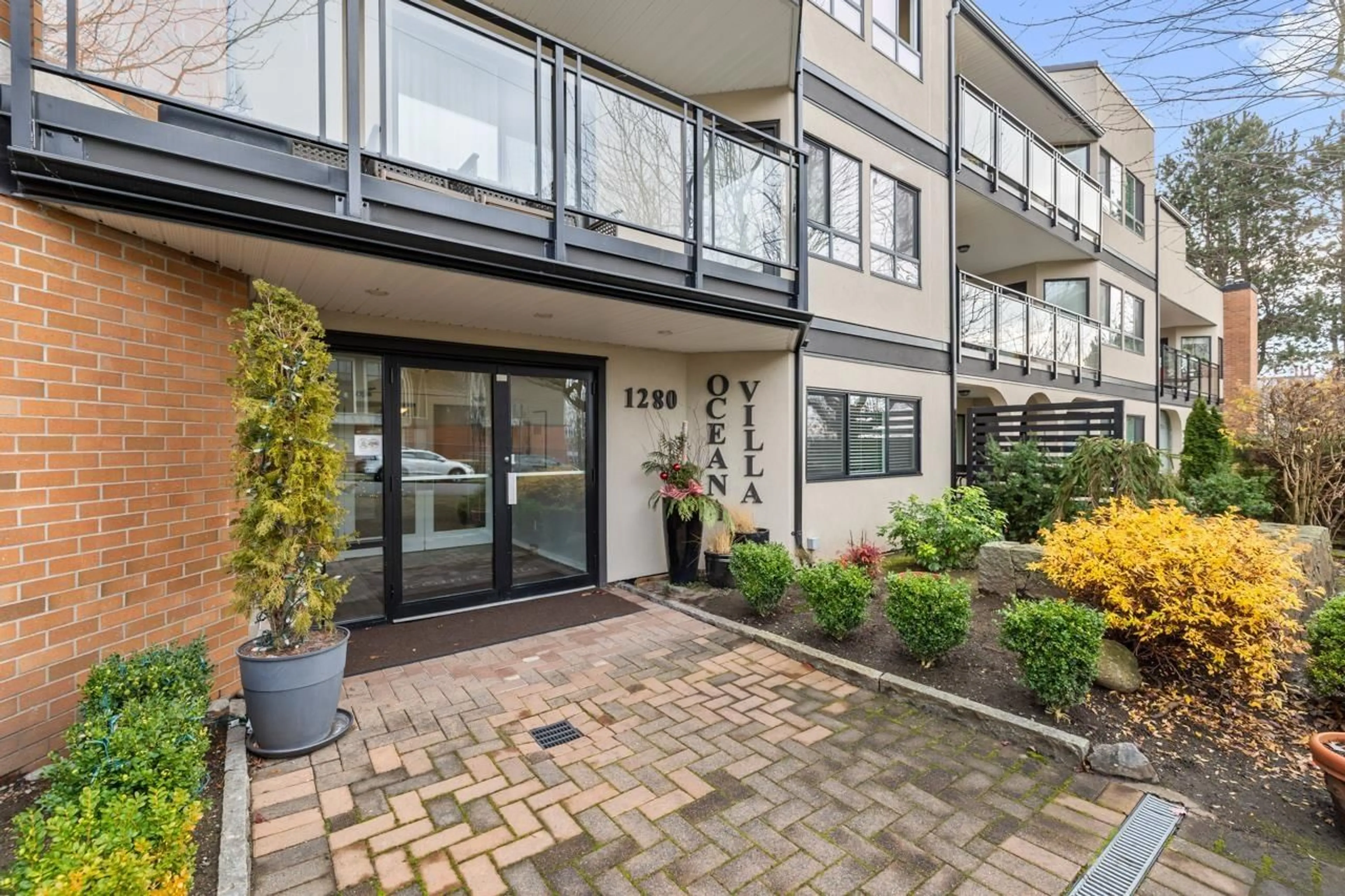 Patio, street for 307 1280 FIR STREET, White Rock British Columbia V4B4B1