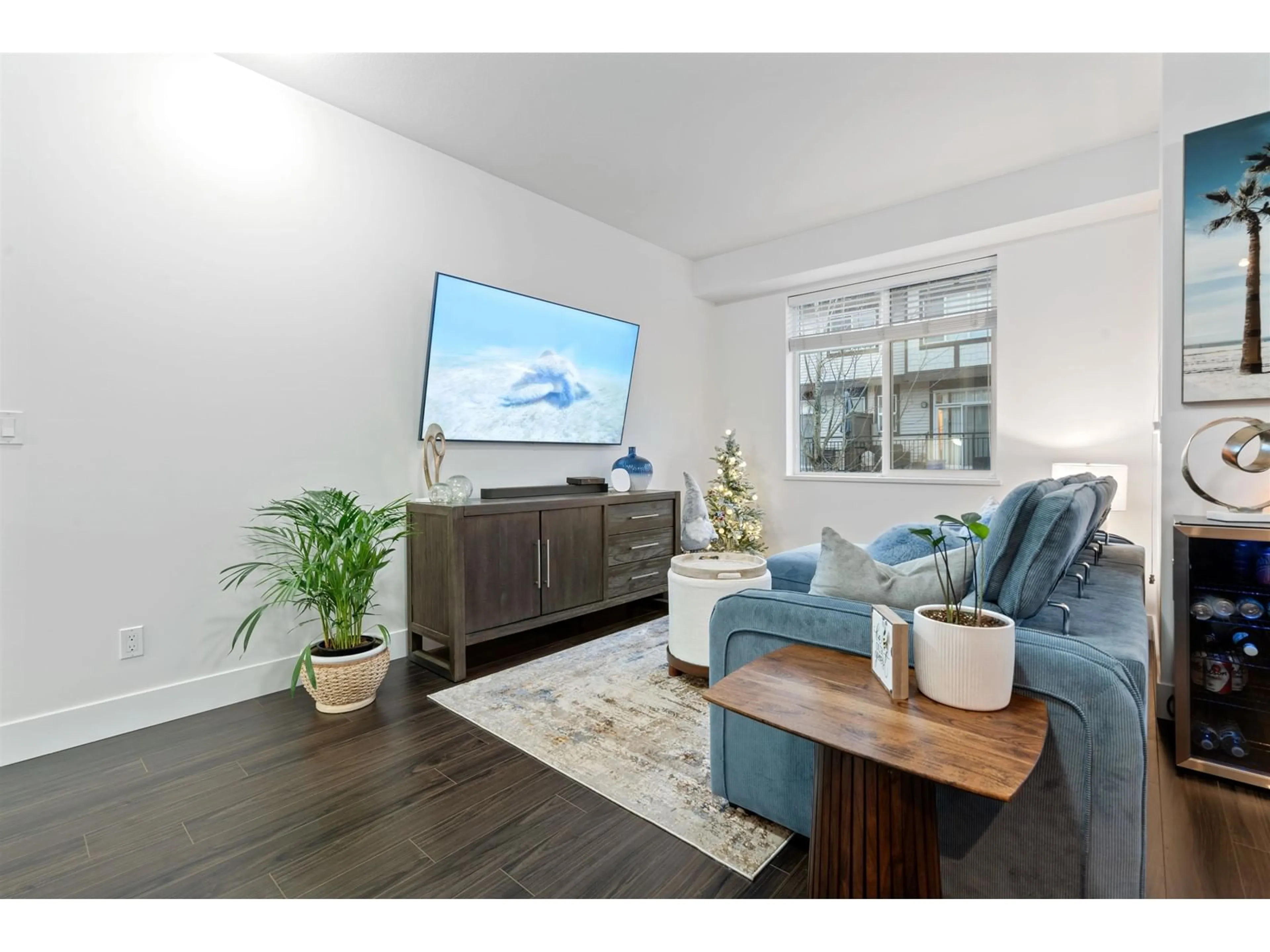 Living room with furniture, wood/laminate floor for 102 19433 68 AVENUE, Surrey British Columbia V4N6M8