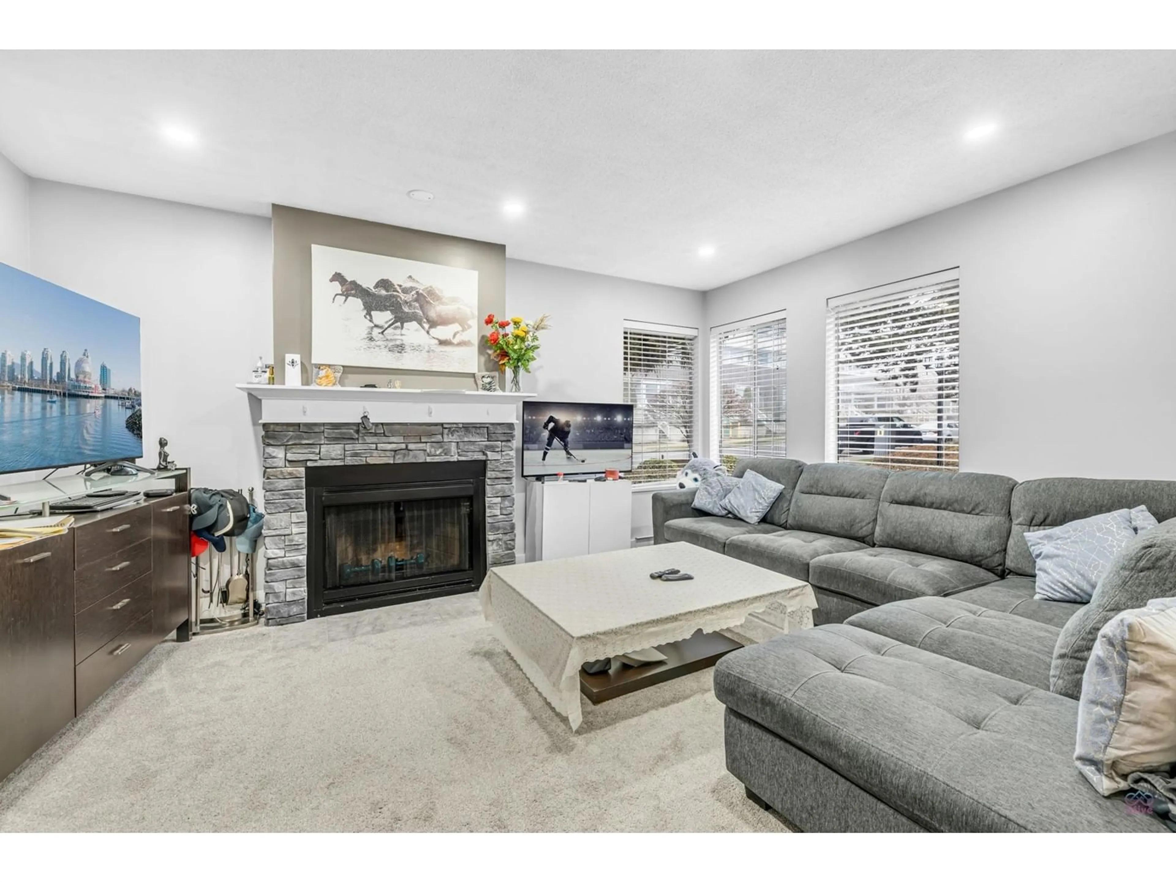 Living room, carpet floors for 11958 90 AVENUE, Delta British Columbia V4C3H6