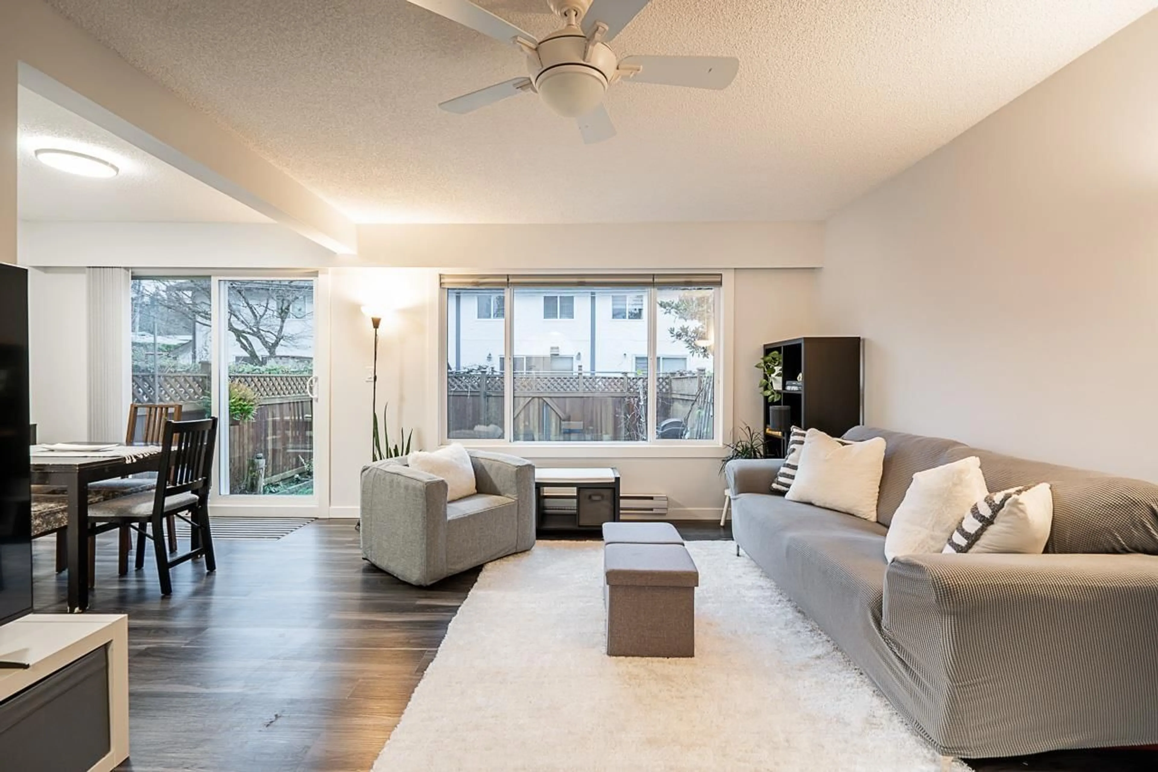 Living room, wood floors for 106 32923 BRUNDIGE AVENUE, Abbotsford British Columbia V2S1N3