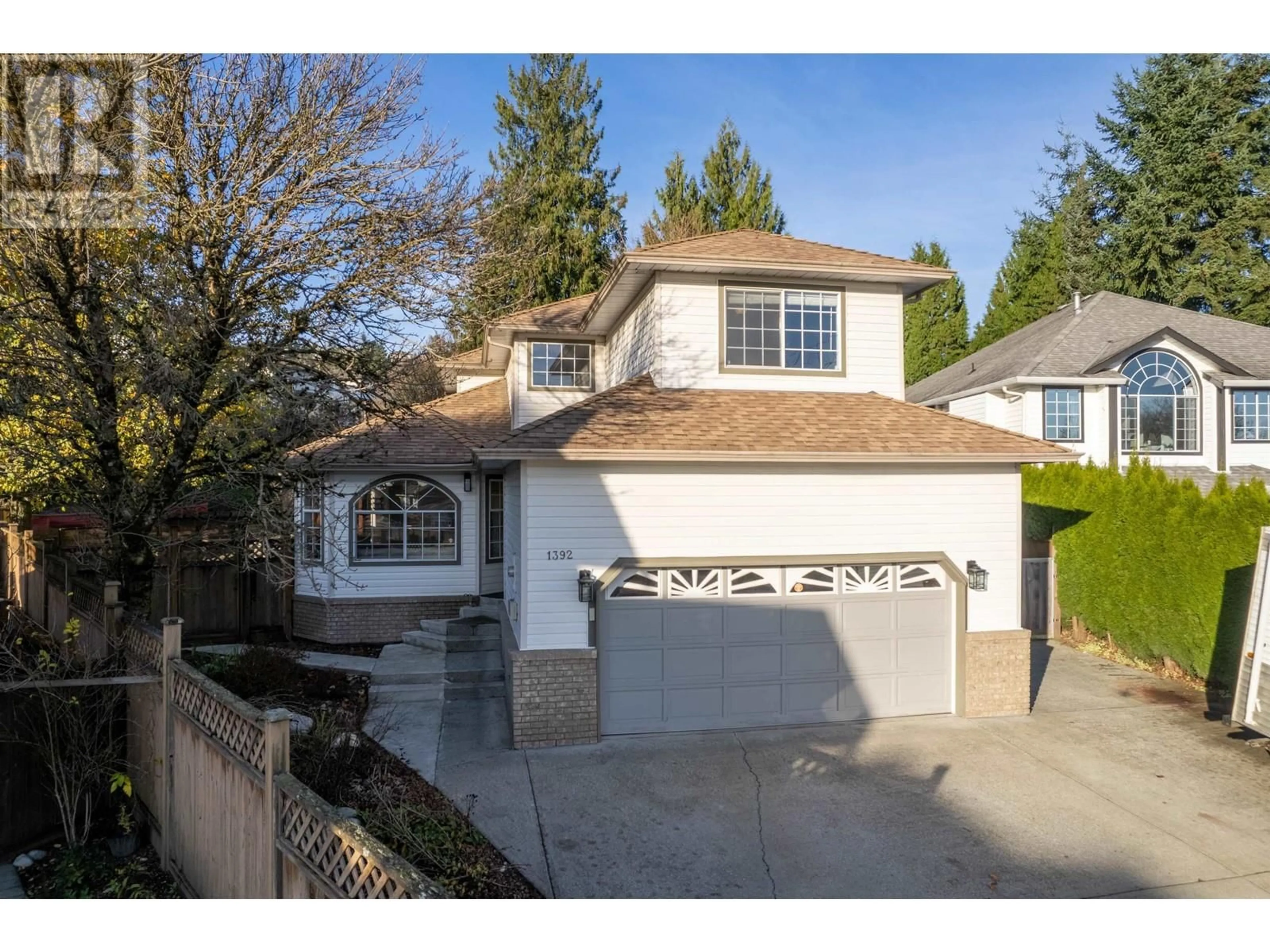 Home with vinyl exterior material, street for 1392 EL CAMINO DRIVE, Coquitlam British Columbia V3E2W6
