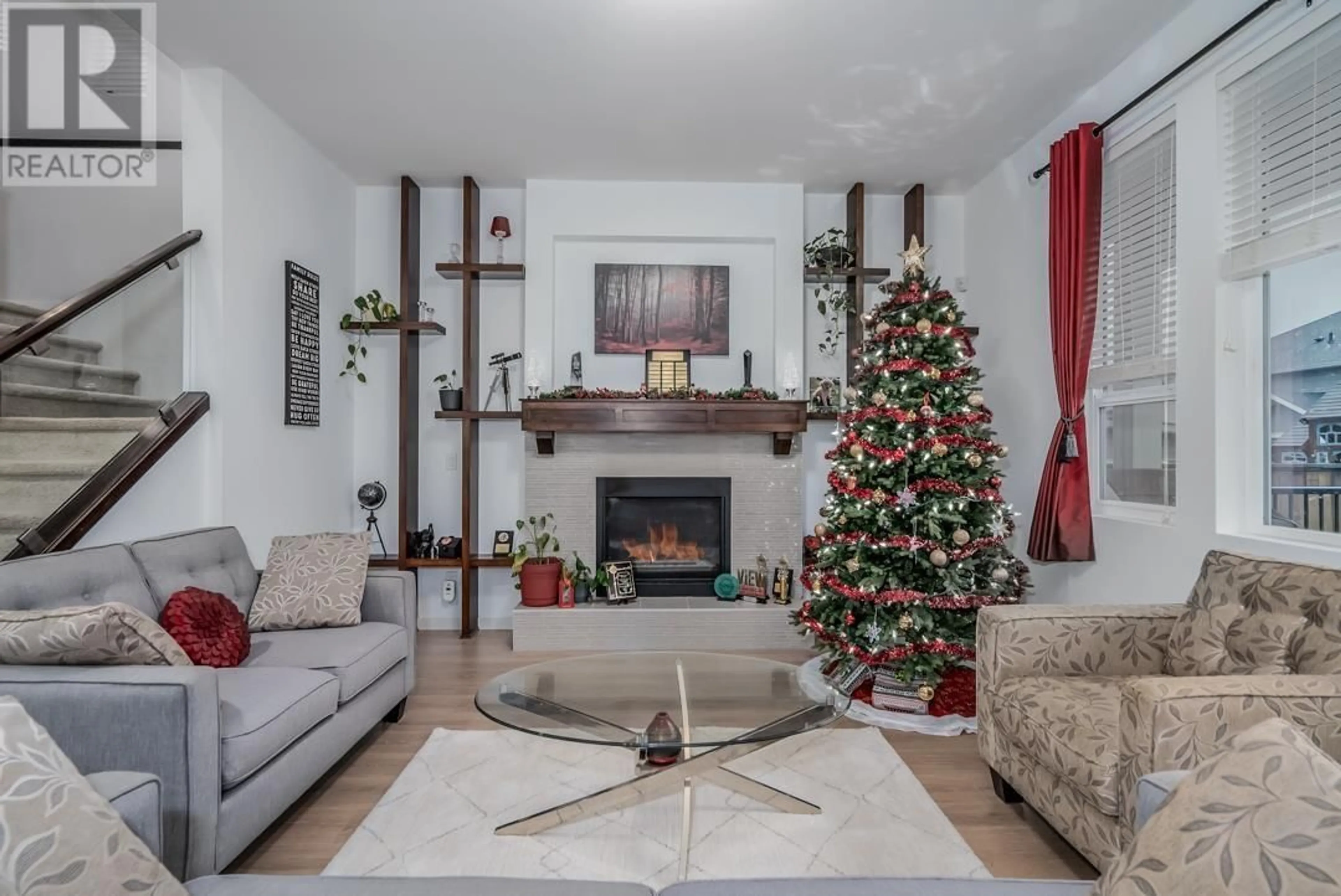 Living room, carpet floors for 24439 112A AVENUE, Maple Ridge British Columbia V2W0H4