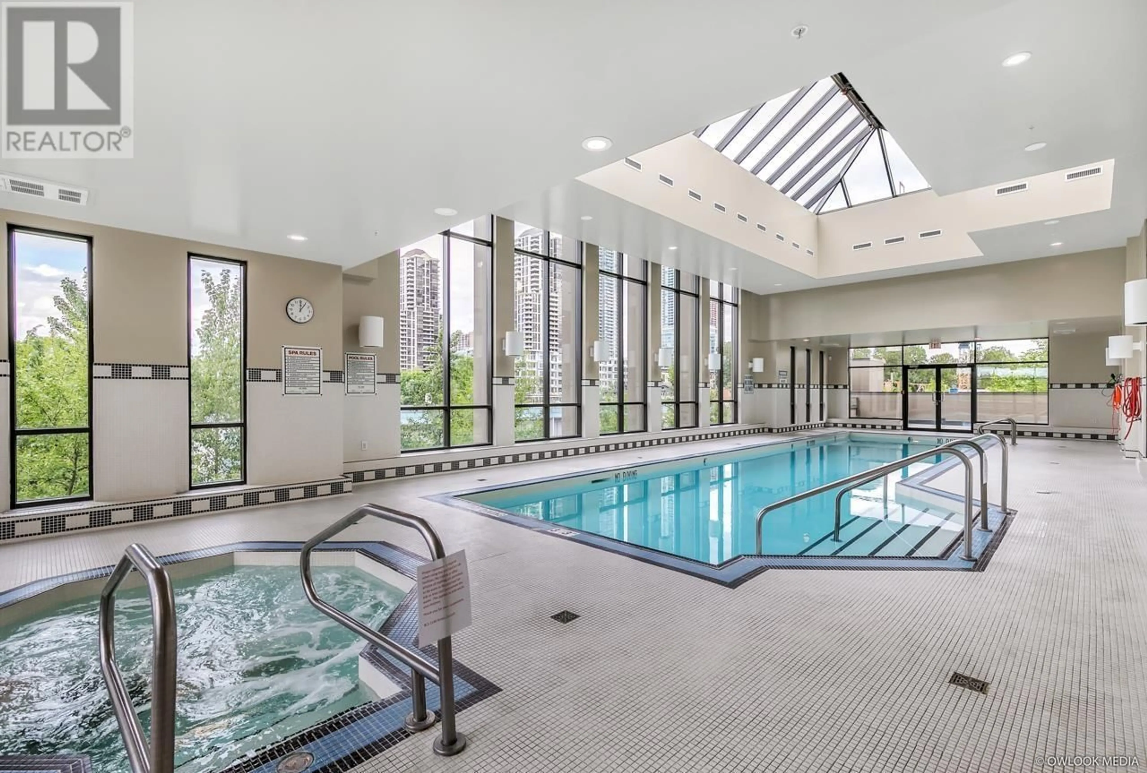 Indoor or outdoor pool for 1803 2345 MADISON AVENUE, Burnaby British Columbia V5C0B4