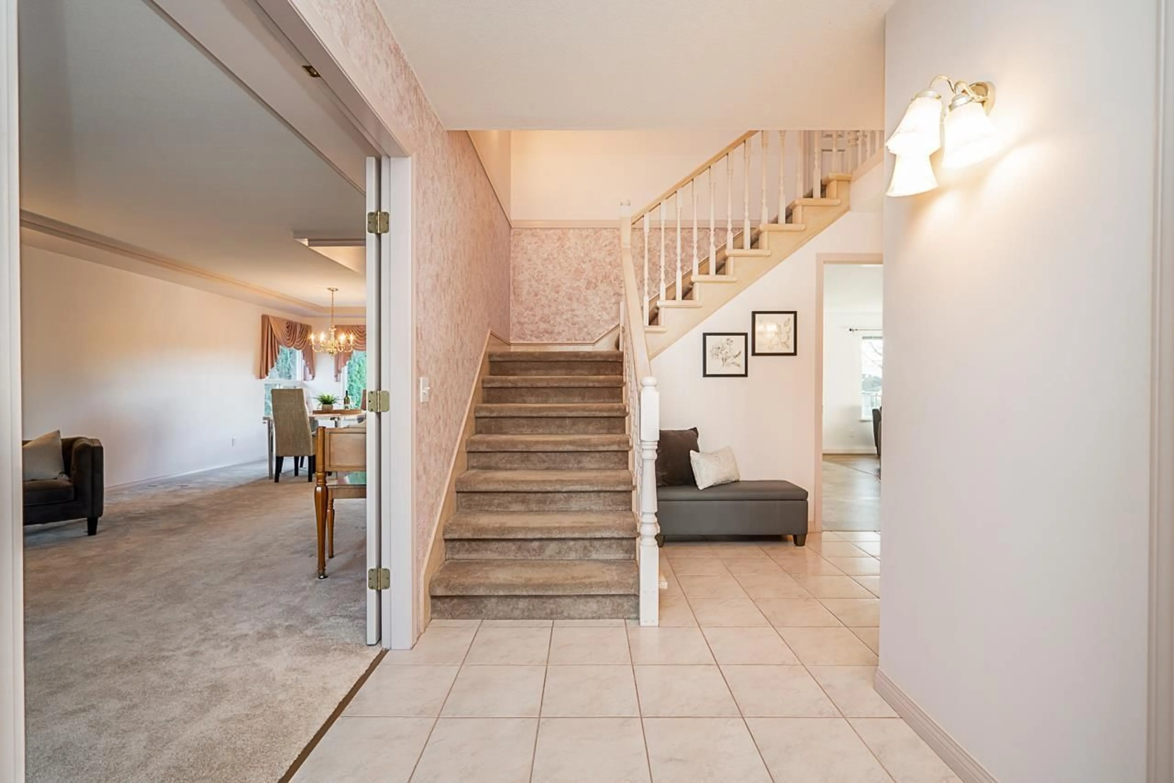 Indoor foyer, cement floor for 19036 62 AVENUE, Surrey British Columbia V3S8H7