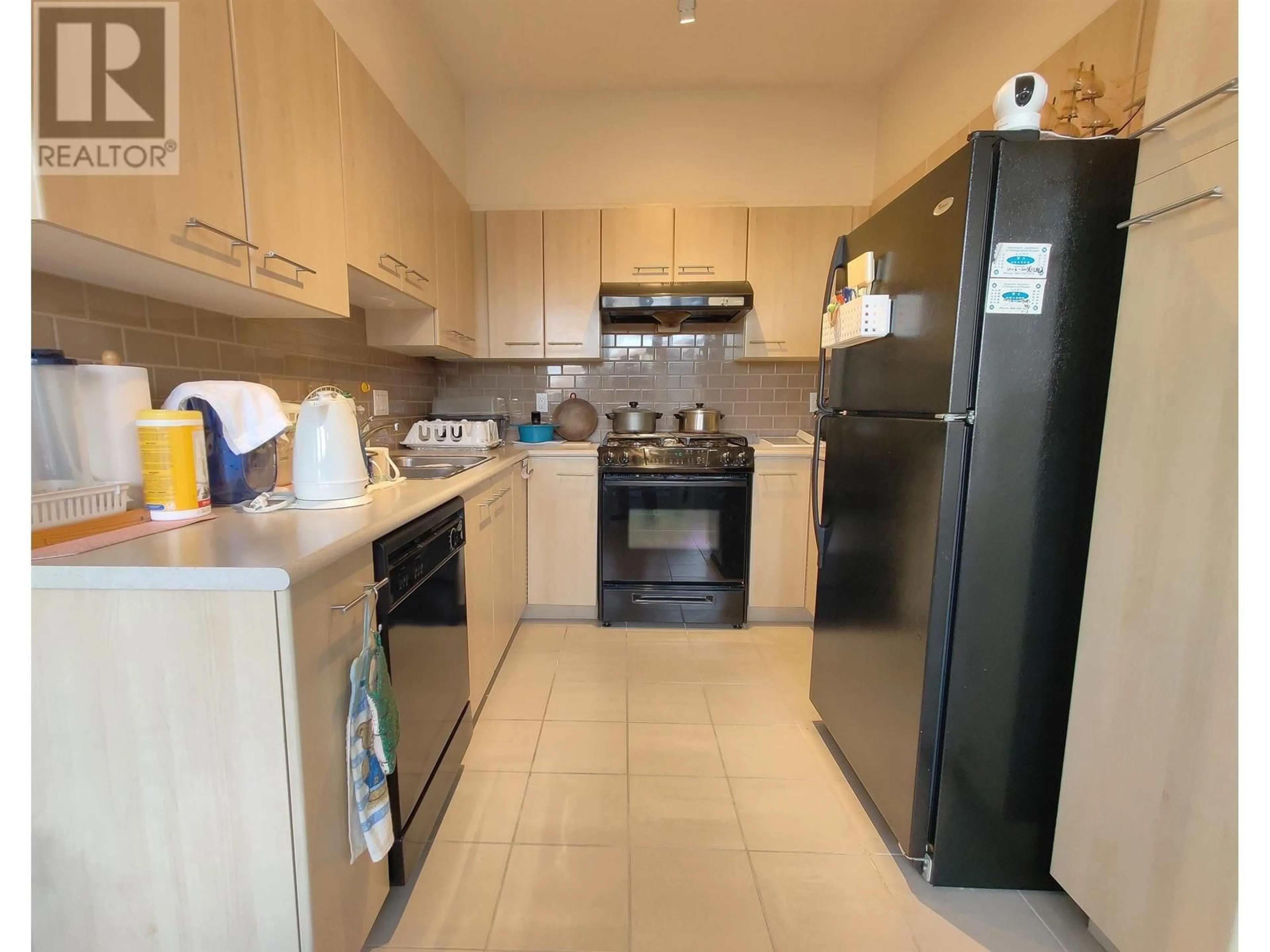 Standard kitchen, unknown for 3411 5119 GARDEN CITY ROAD, Richmond British Columbia V6X4H8