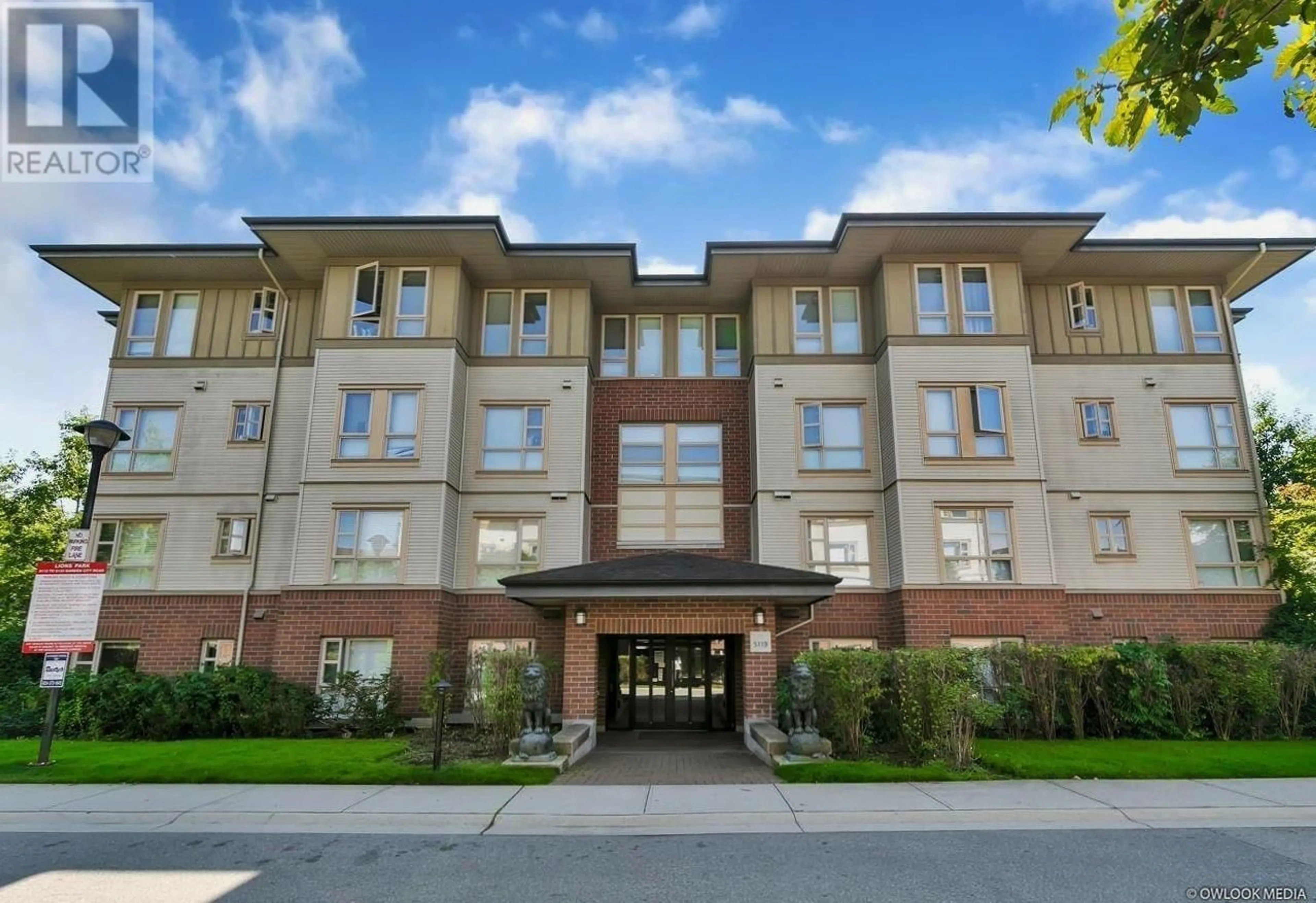 Indoor foyer for 3411 5119 GARDEN CITY ROAD, Richmond British Columbia V6X4H8