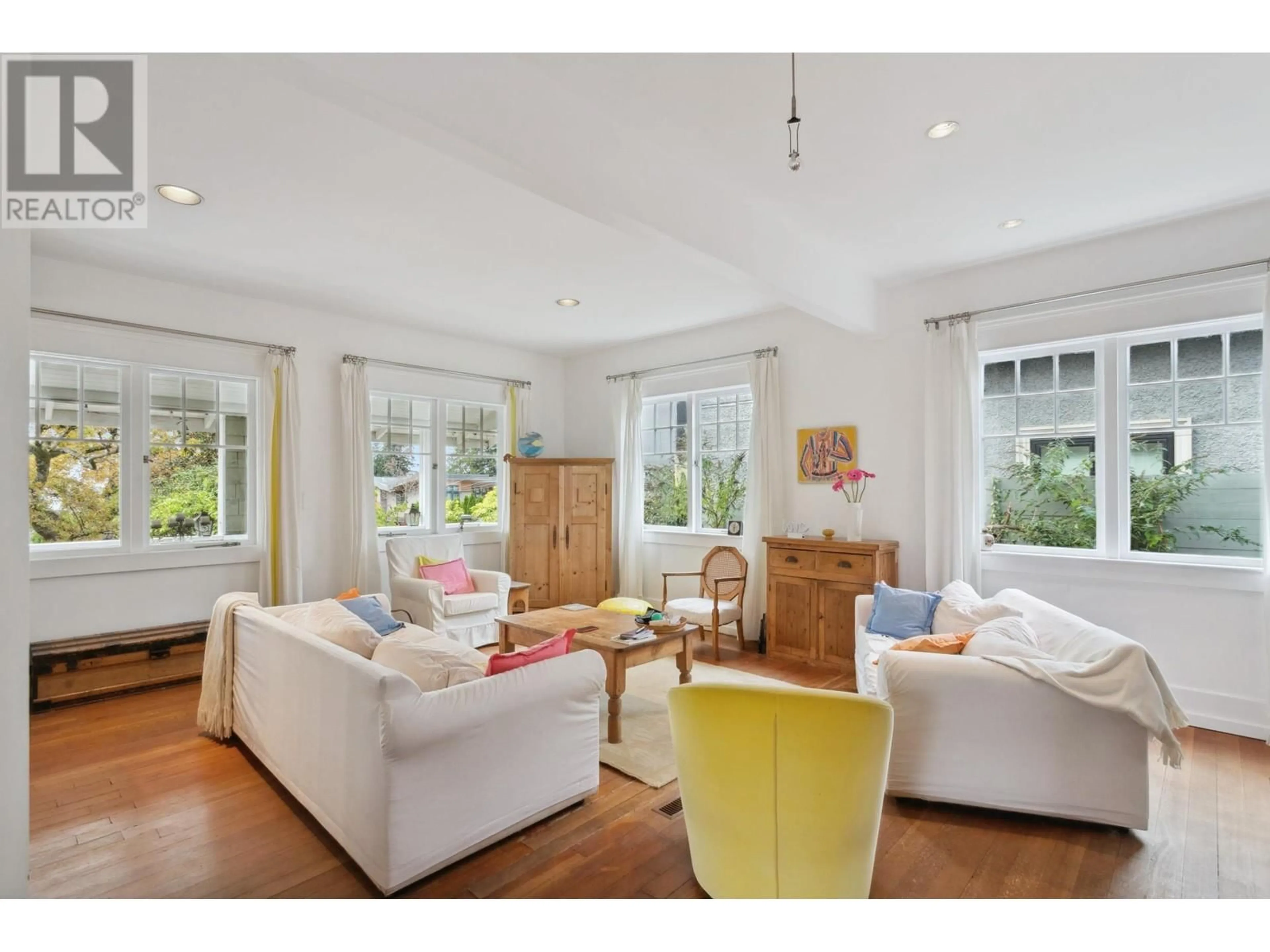 Living room, wood floors for 2433 MATHERS AVENUE, West Vancouver British Columbia V7V2H9