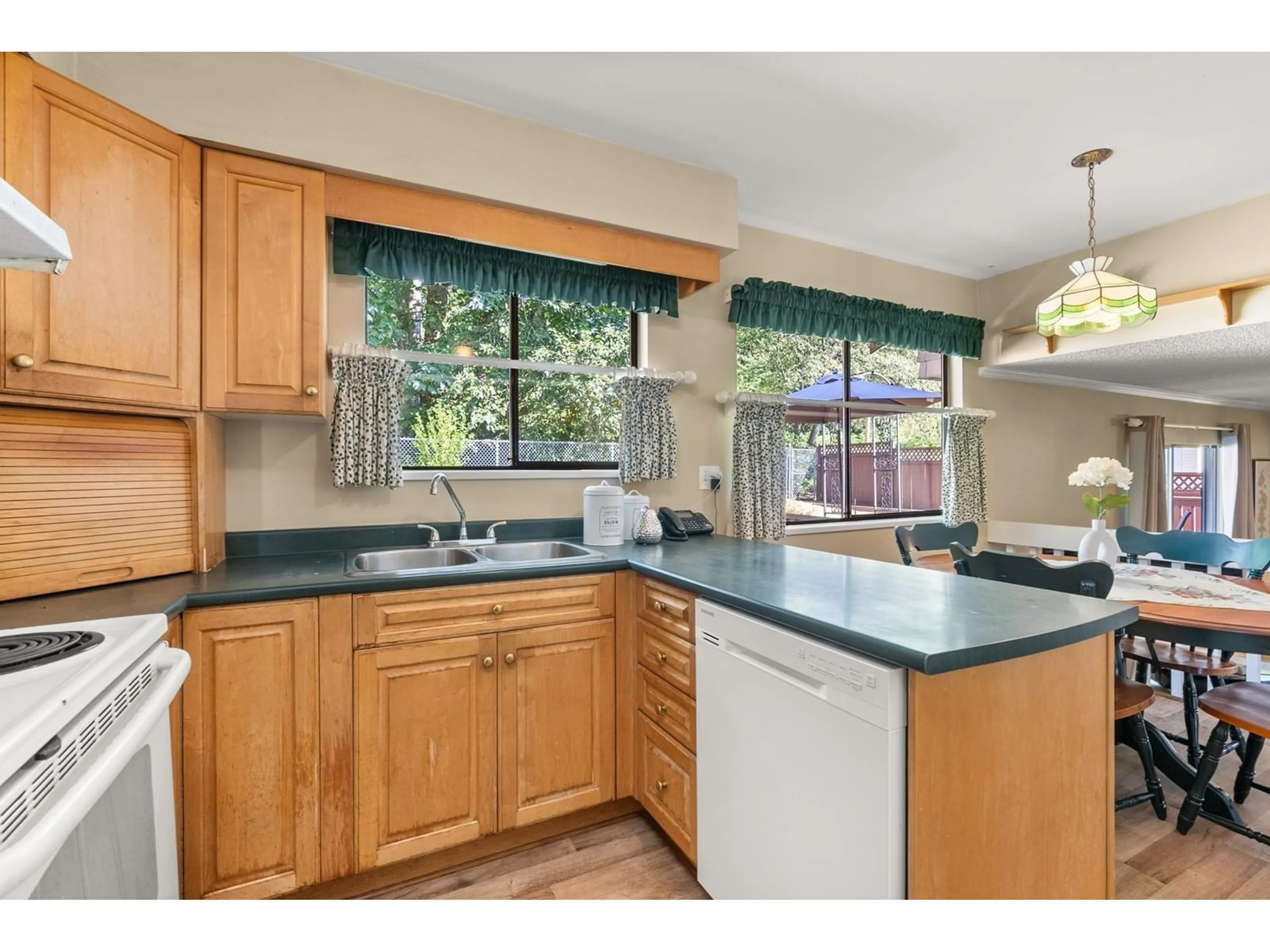 Standard kitchen, wood floors, cottage for 8532 112 STREET, Delta British Columbia V4C4W9