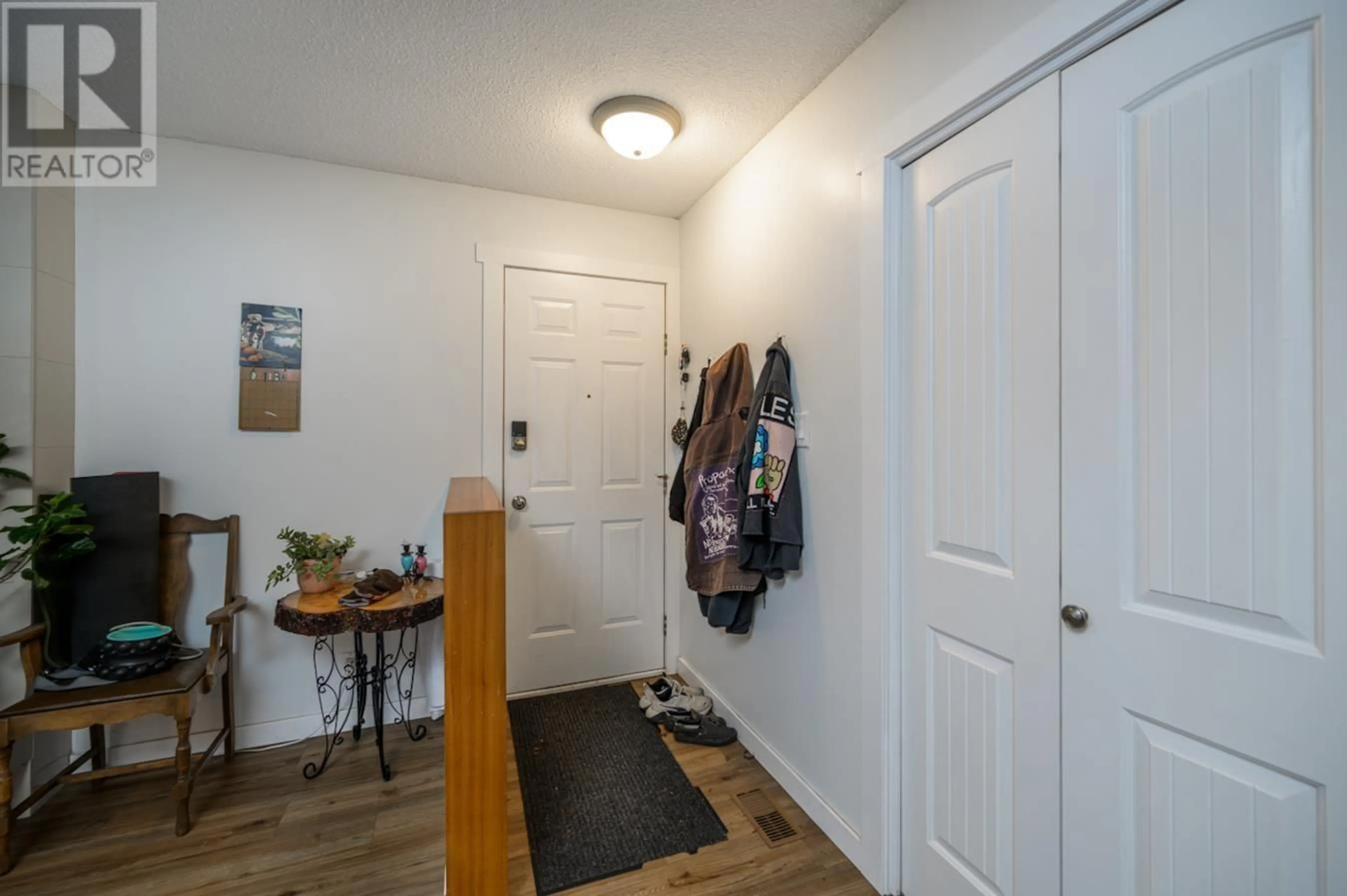 Indoor entryway, wood floors for 639 VEDDER CRESCENT, Prince George British Columbia V2M3S8