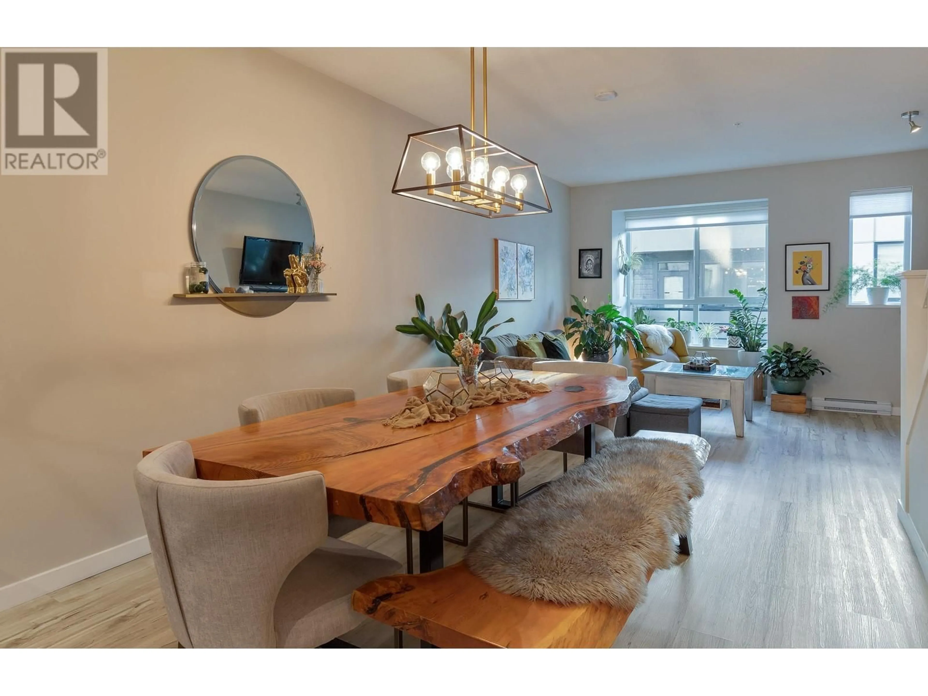 Dining room, wood floors for 1222 BRANDYWINE DRIVE, Squamish British Columbia V8B0V9