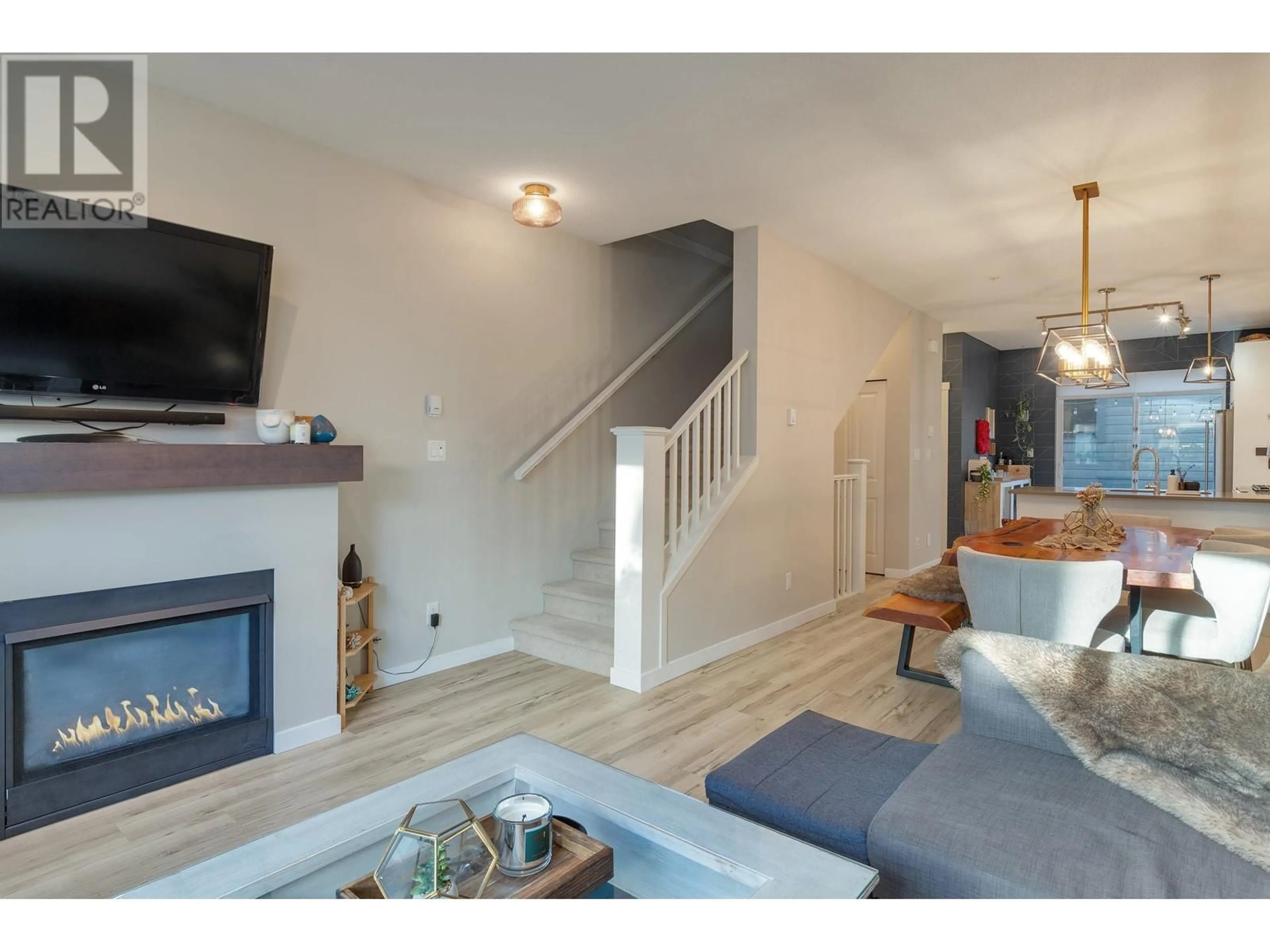 Living room, wood floors for 1222 BRANDYWINE DRIVE, Squamish British Columbia V8B0V9