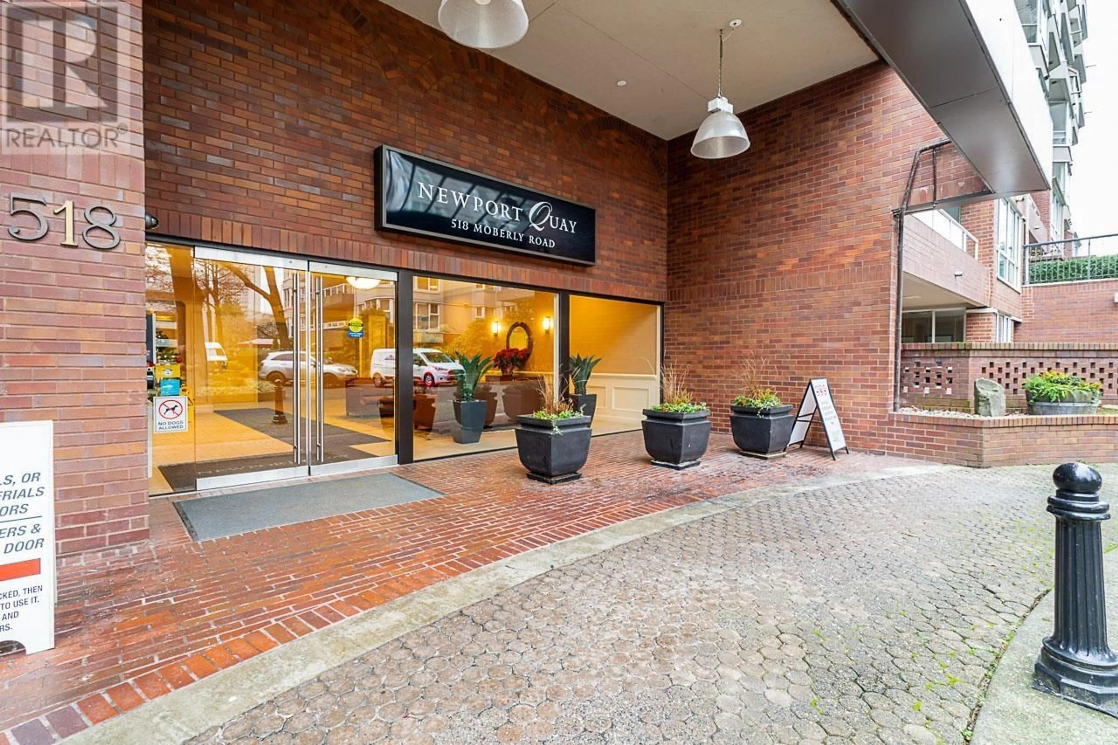 Indoor foyer, ceramic floors for 514 518 MOBERLY ROAD, Vancouver British Columbia V5Z4G3