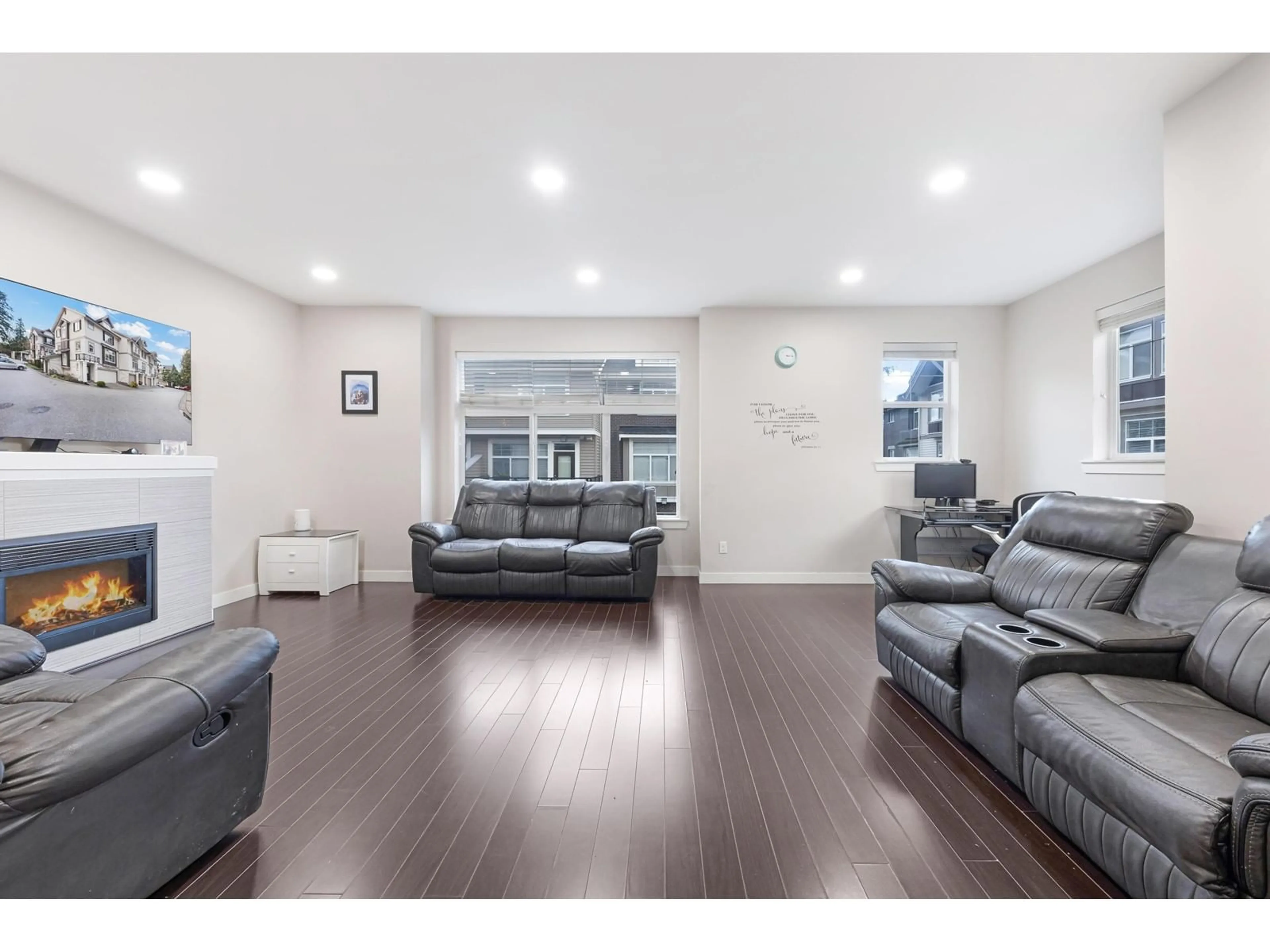 Living room with furniture, wood/laminate floor for 19 14377 60 AVENUE, Surrey British Columbia V3X0E2