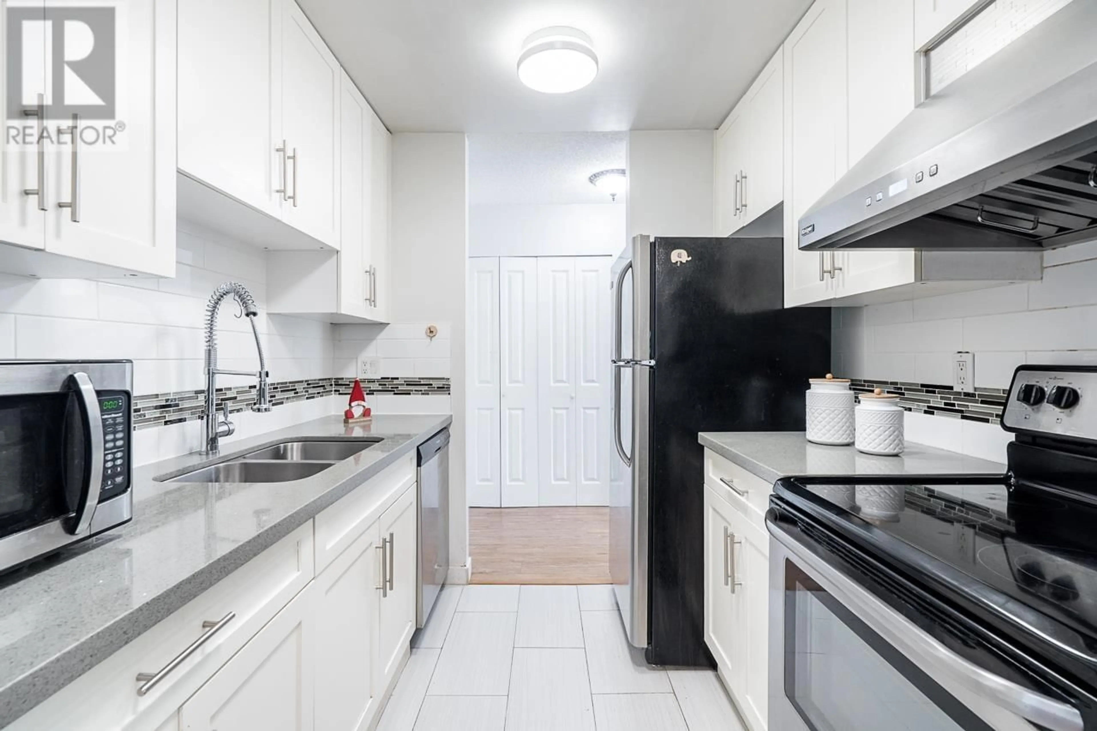 Standard kitchen for 223 7431 MINORU BOULEVARD, Richmond British Columbia V6Y1Z3