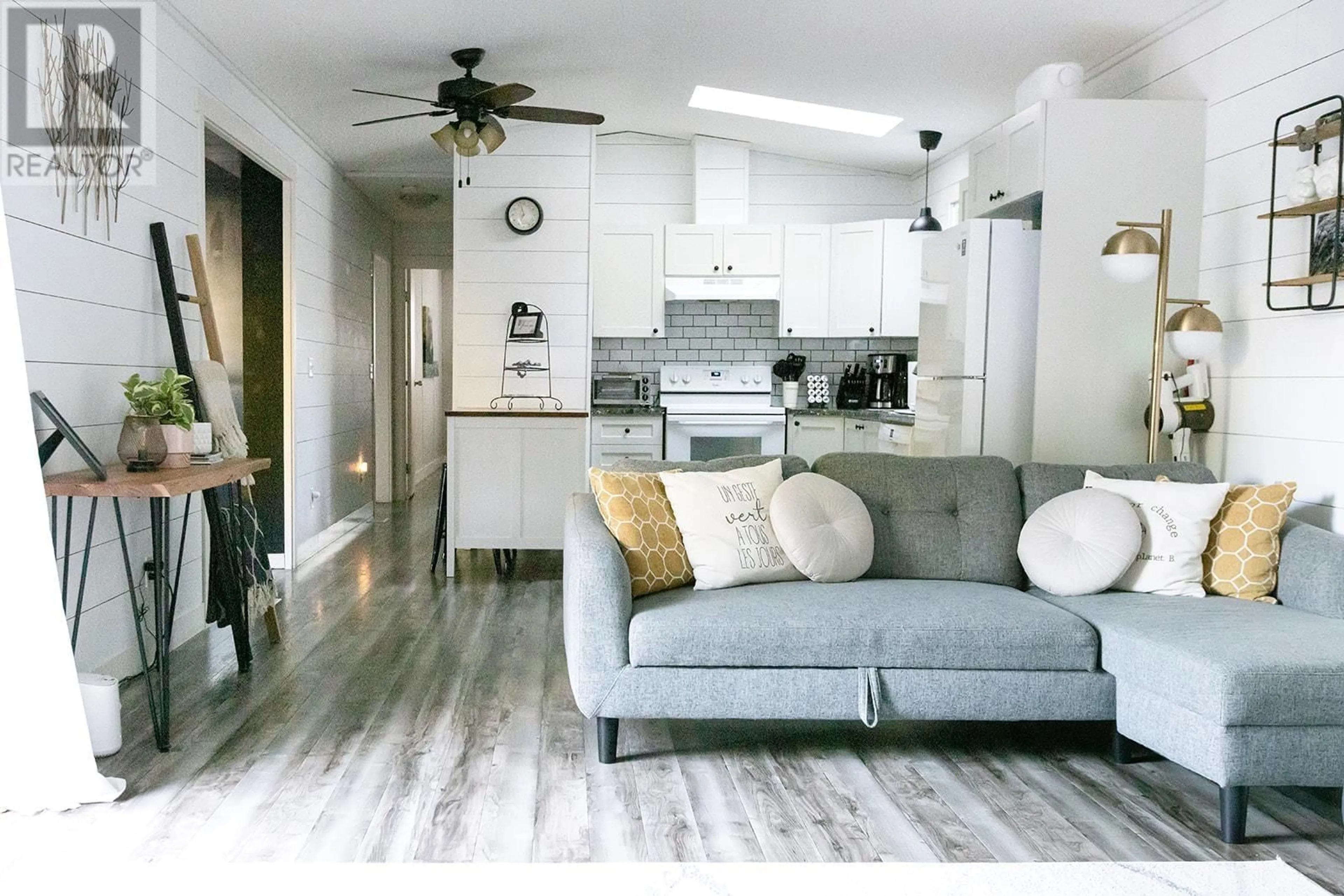 Living room, wood floors for 5611 WAKEFIELD ROAD, Sechelt British Columbia V7Z0N3