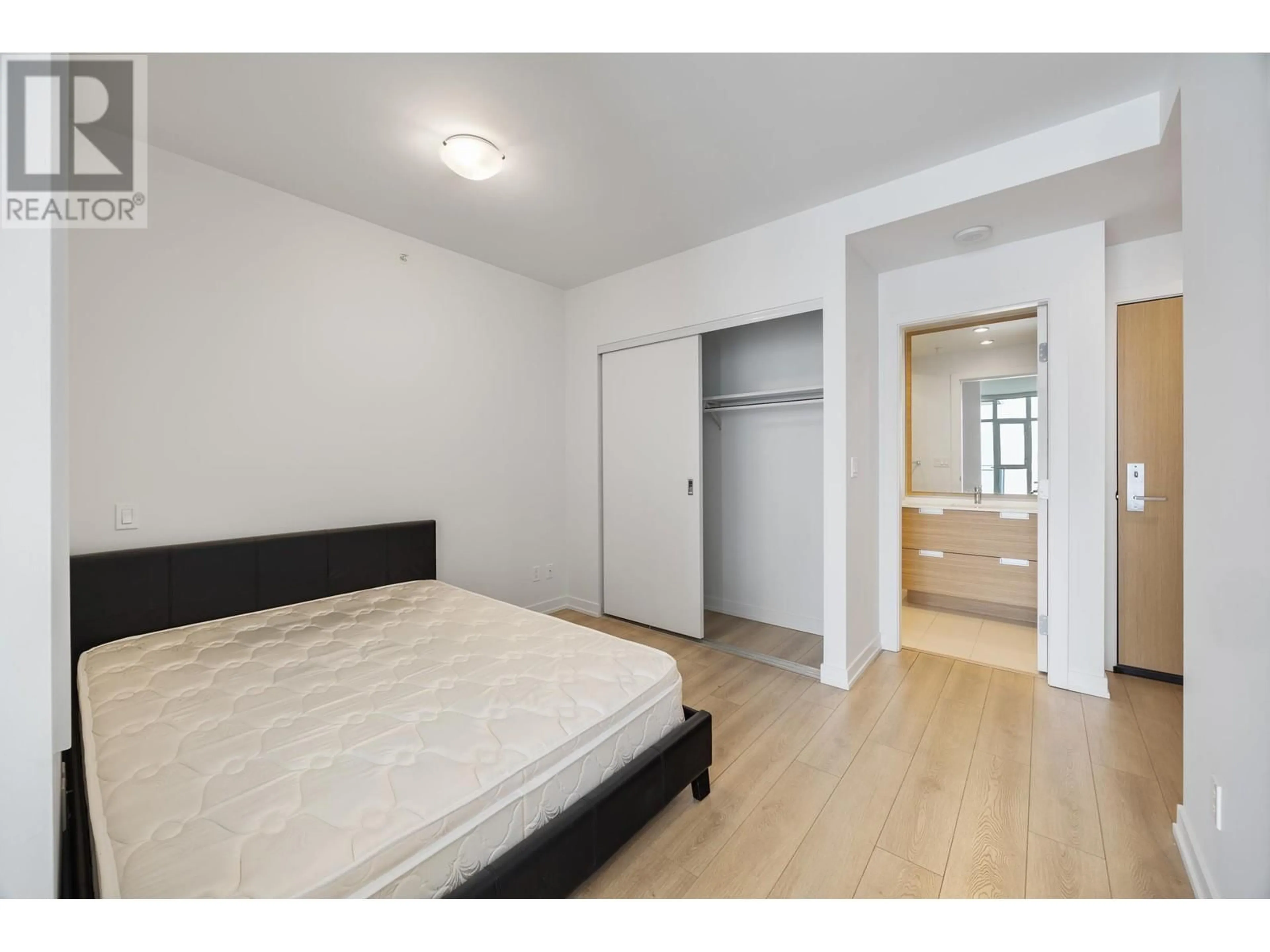 A pic of a room, wood floors for 3105 4688 KINGSWAY, Burnaby British Columbia V5H0E9