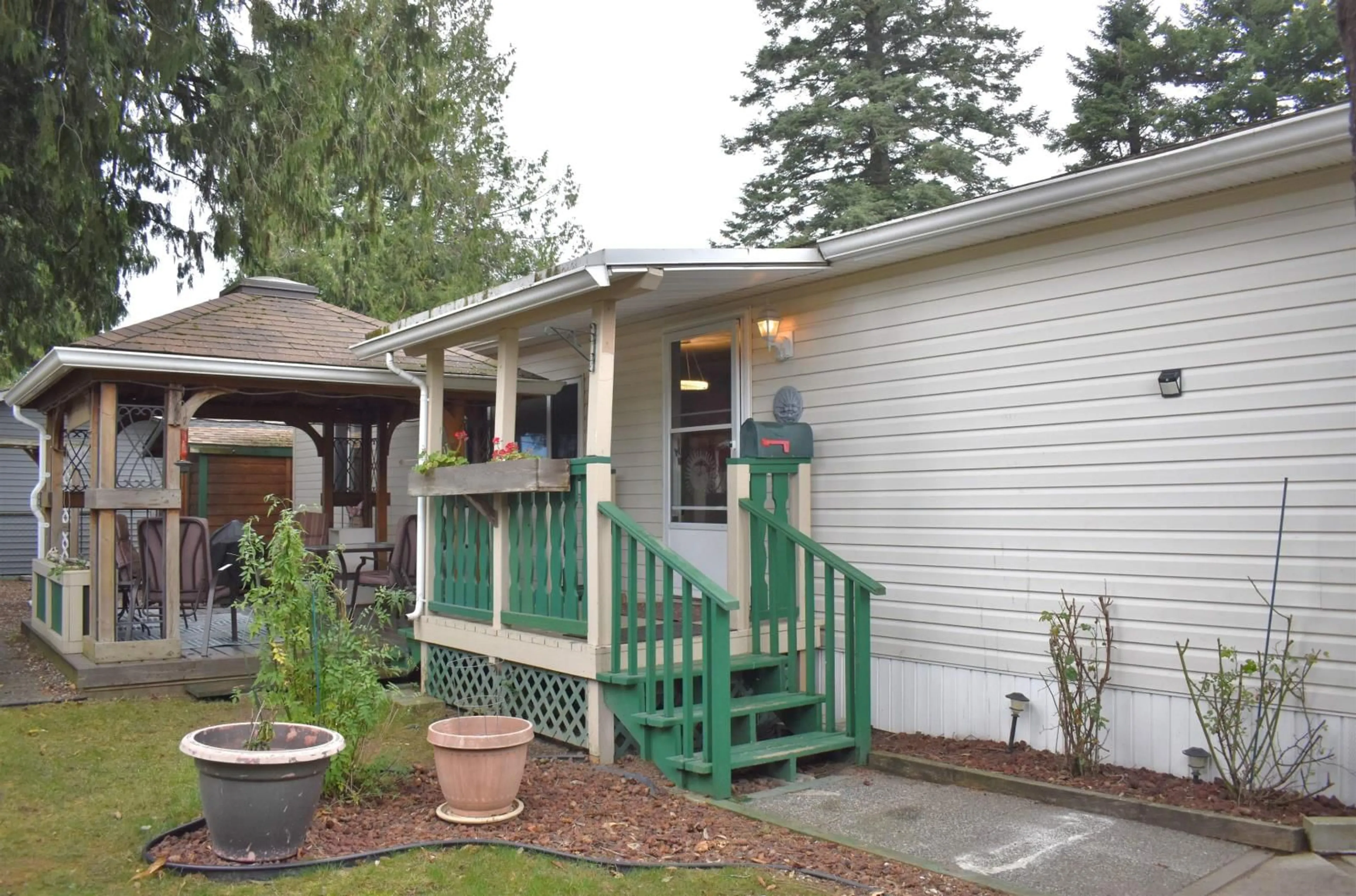 Home with vinyl exterior material, street for 18 6338 VEDDER ROAD, Chilliwack British Columbia V2R3R4