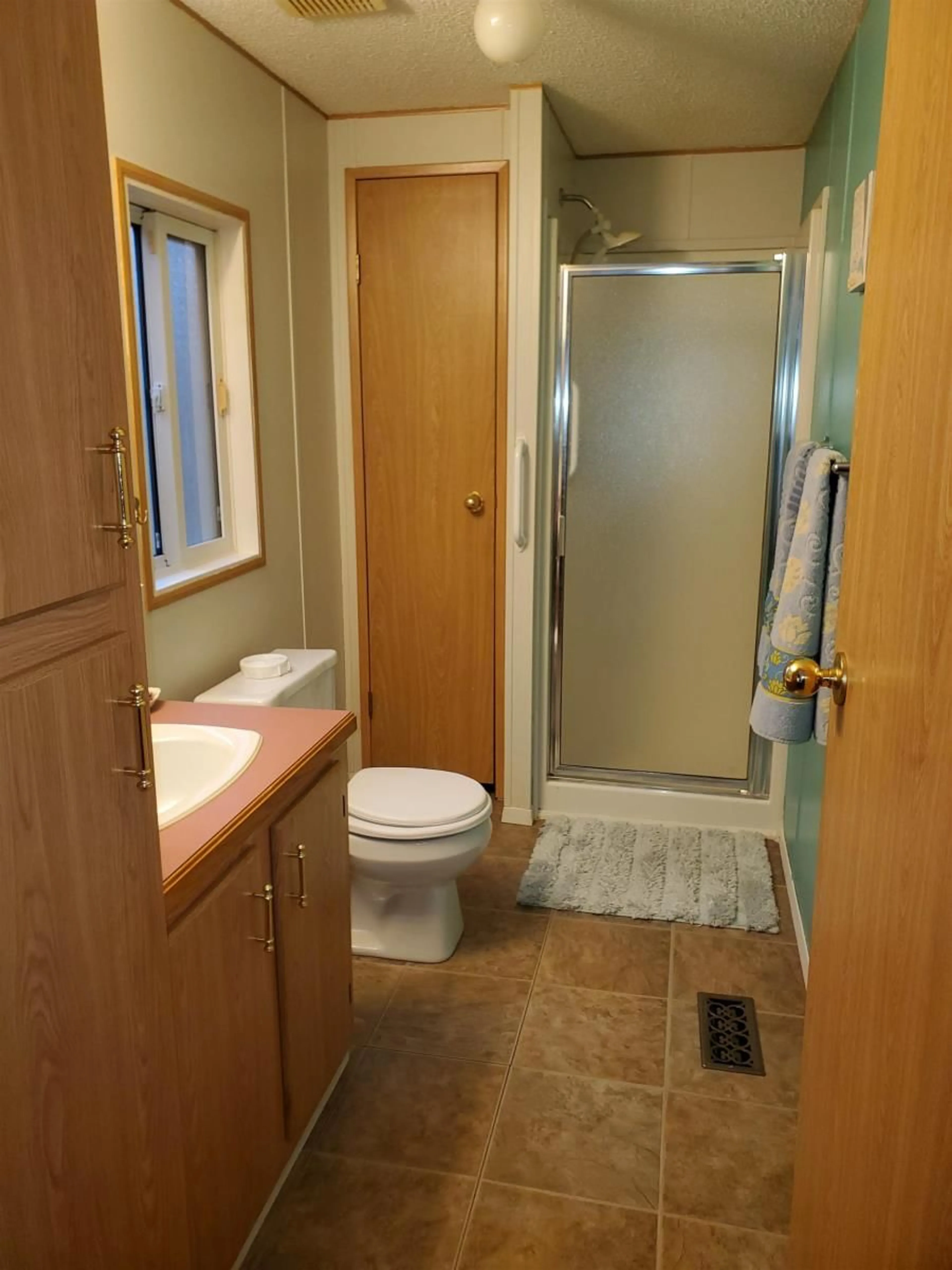 Standard bathroom, unknown for 18 6338 VEDDER ROAD|Sardis South, Chilliwack British Columbia V2R3R4