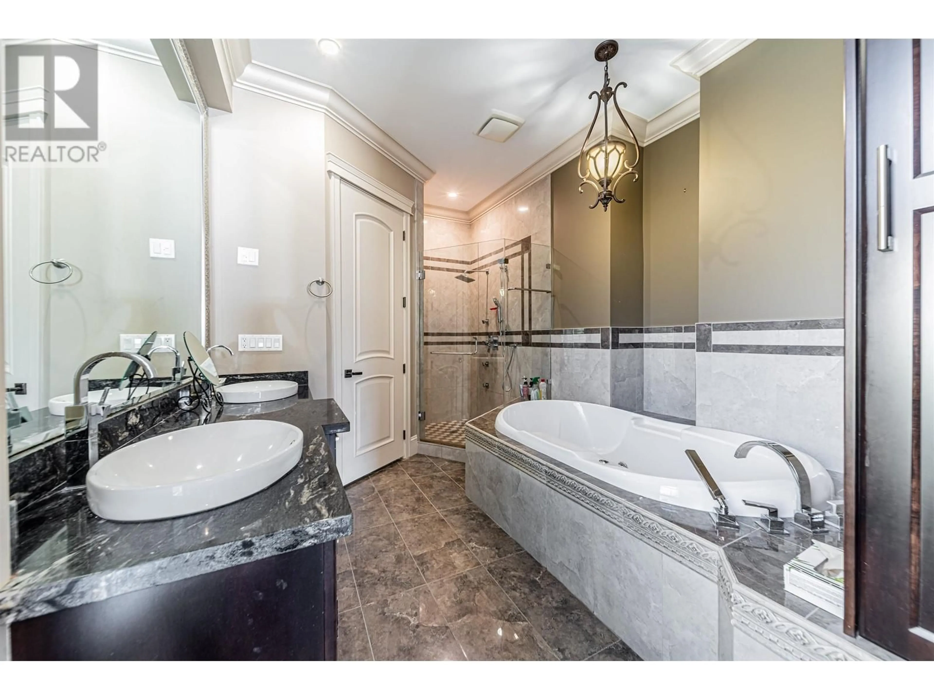 Contemporary bathroom, ceramic floors for 4628 WESTLAWN DRIVE, Burnaby British Columbia V5C3R1