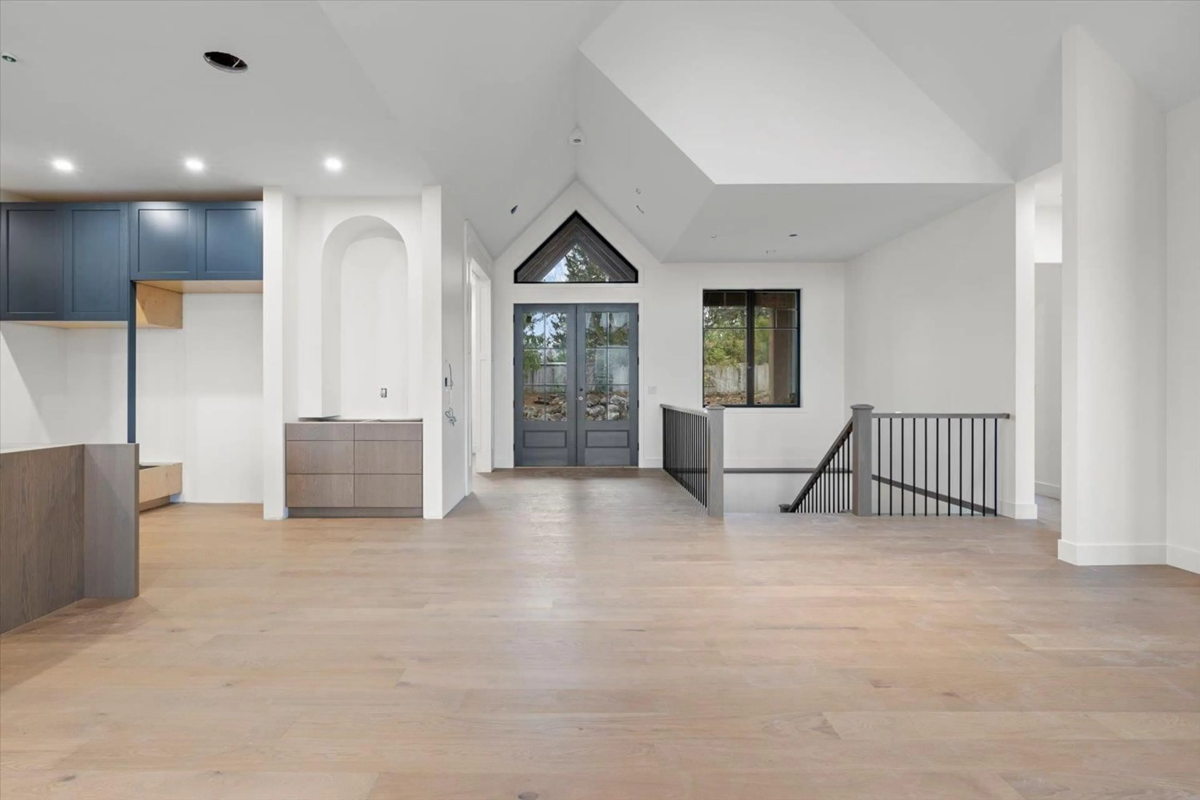 Indoor entryway, wood floors for 8895 DRAPER STREET, Mission British Columbia V2V7G3