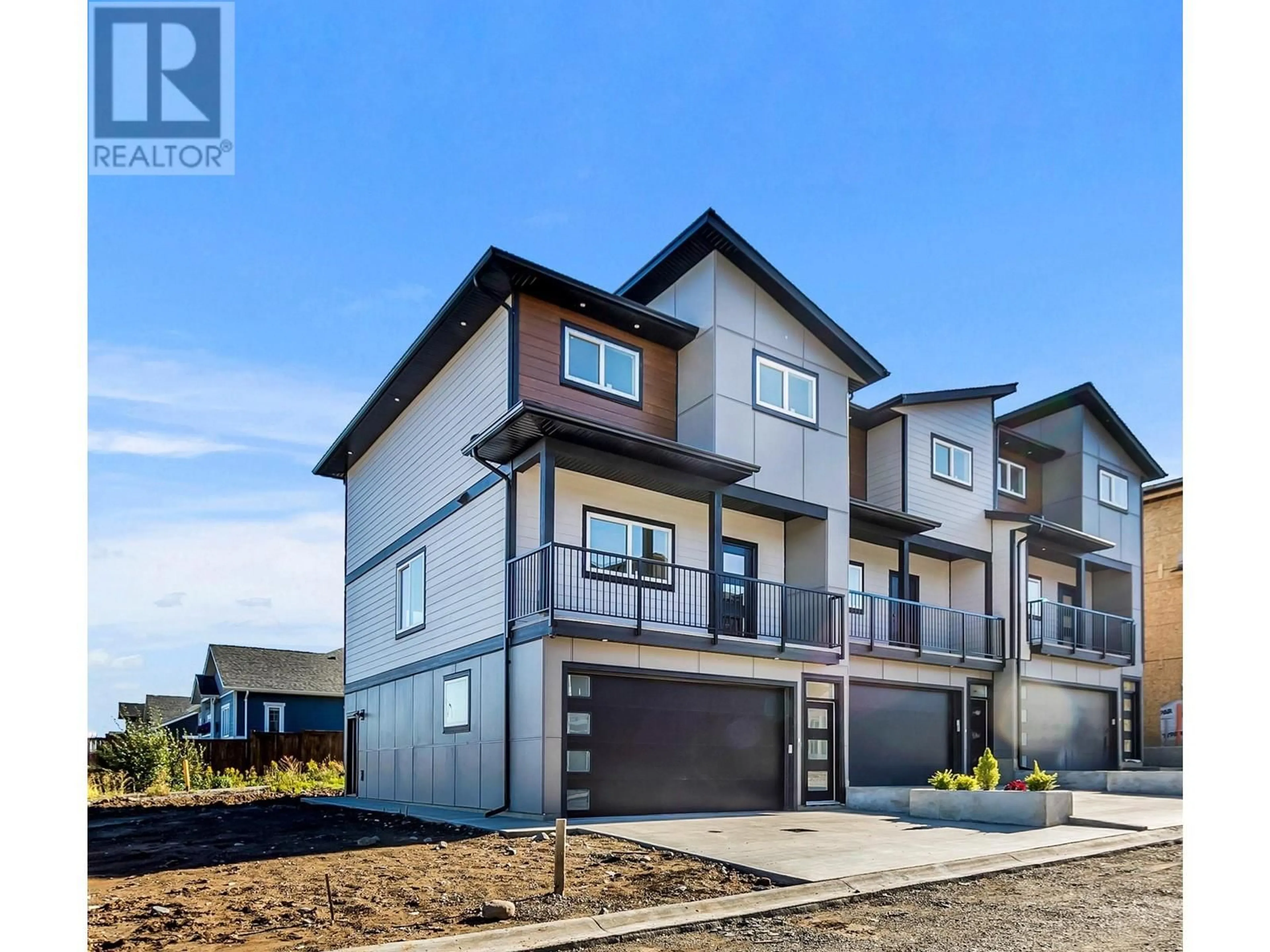 Home with vinyl exterior material, unknown for 2395 ROWE STREET, Prince George British Columbia V2N0J3