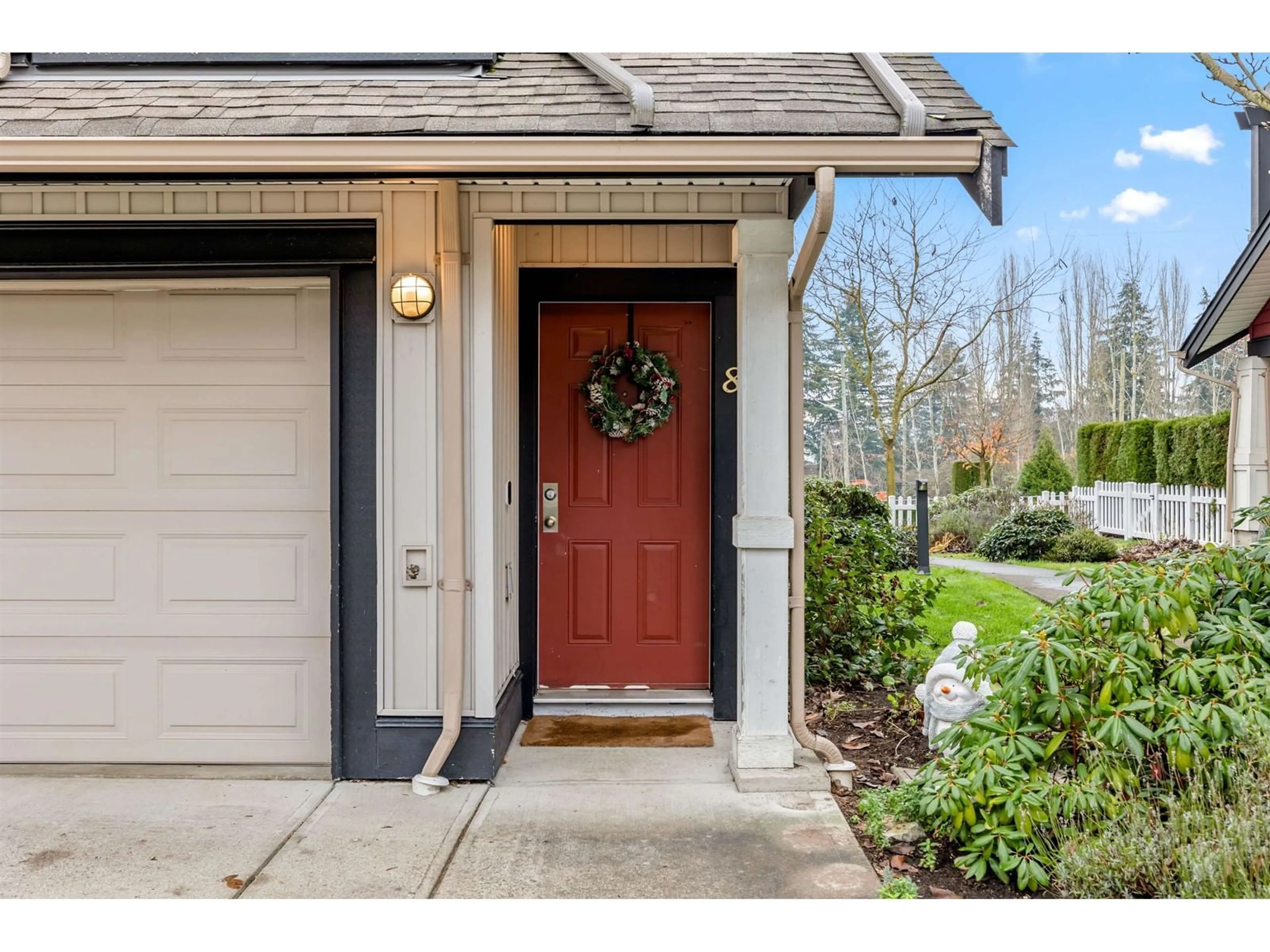 Indoor entryway, wood floors for 8 7168 179 STREET, Surrey British Columbia V3S8C5