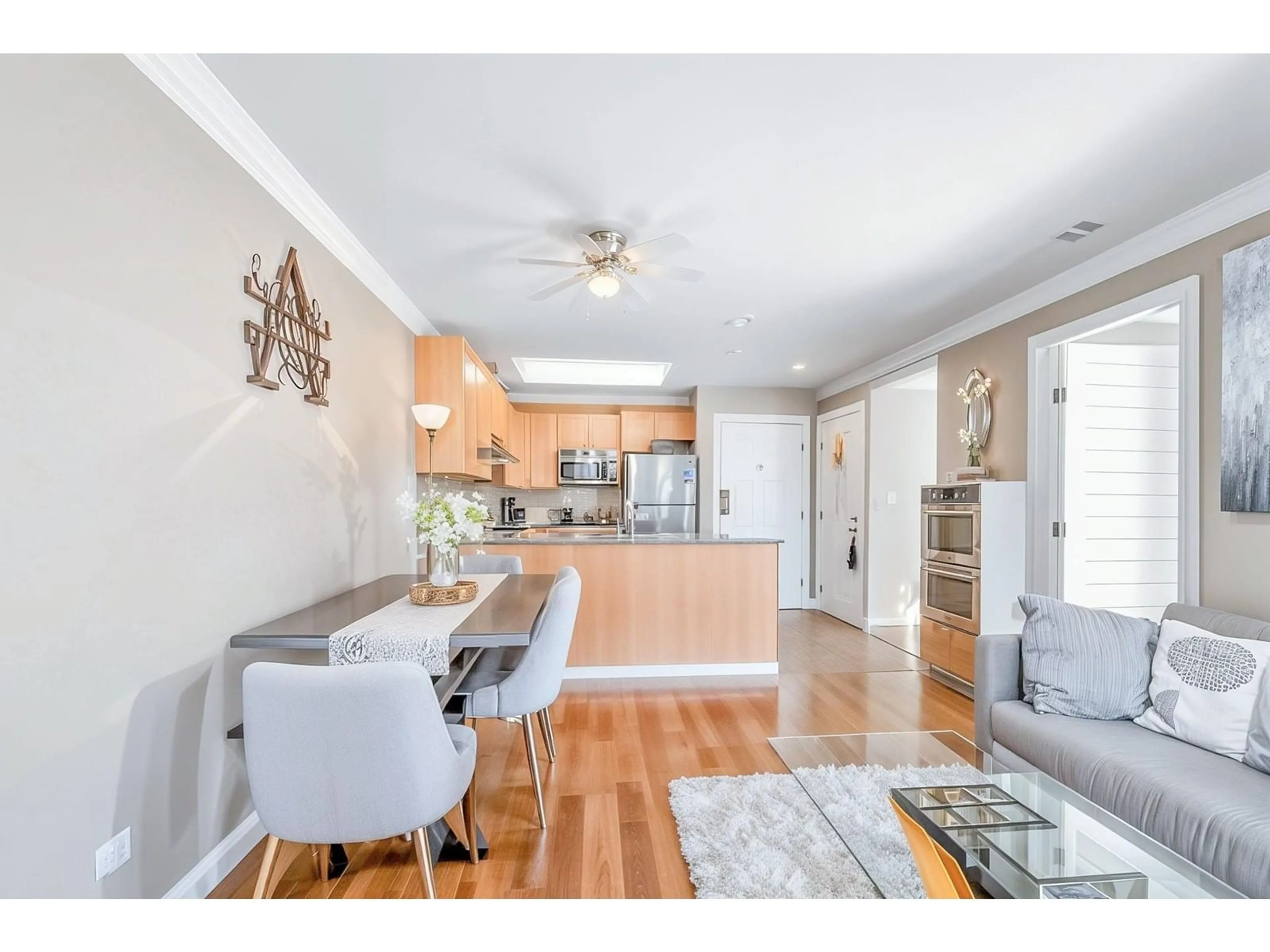 Open concept kitchen, unknown for 313 8115 121A STREET, Surrey British Columbia V3W1J2