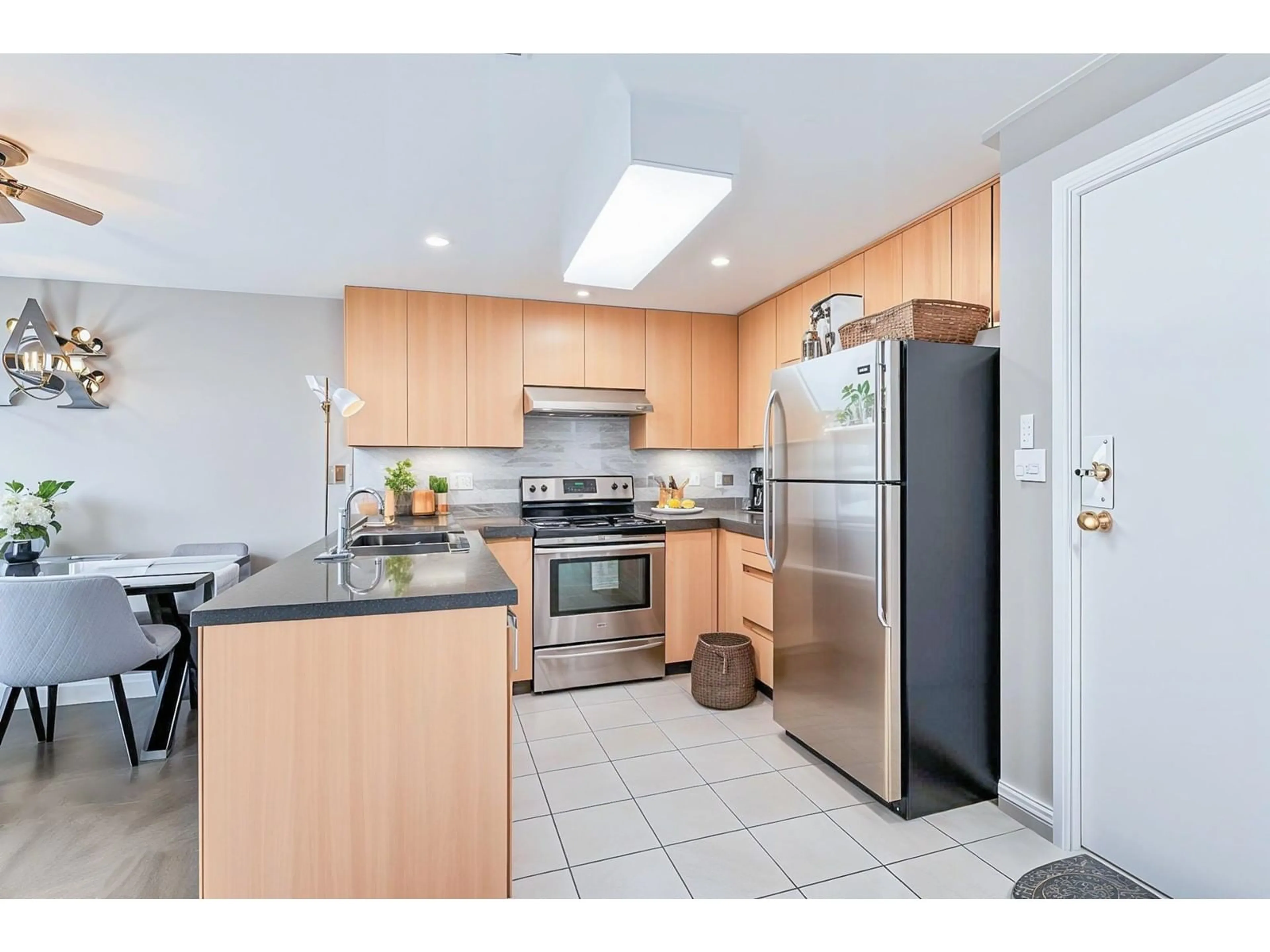 Standard kitchen, unknown for 313 8115 121A STREET, Surrey British Columbia V3W1J2