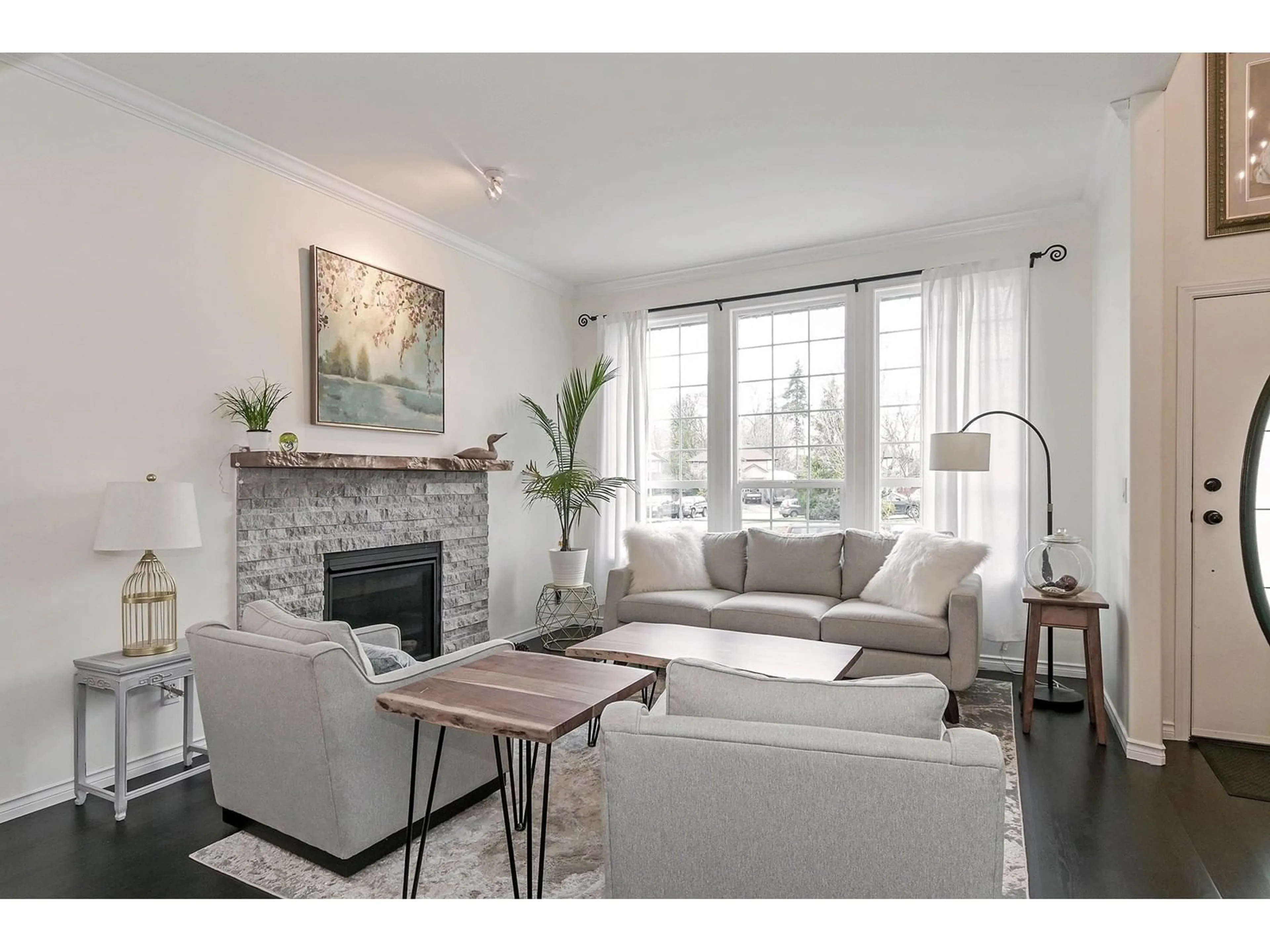 Living room, wood floors for 18252 69 AVENUE, Surrey British Columbia V3S9H4