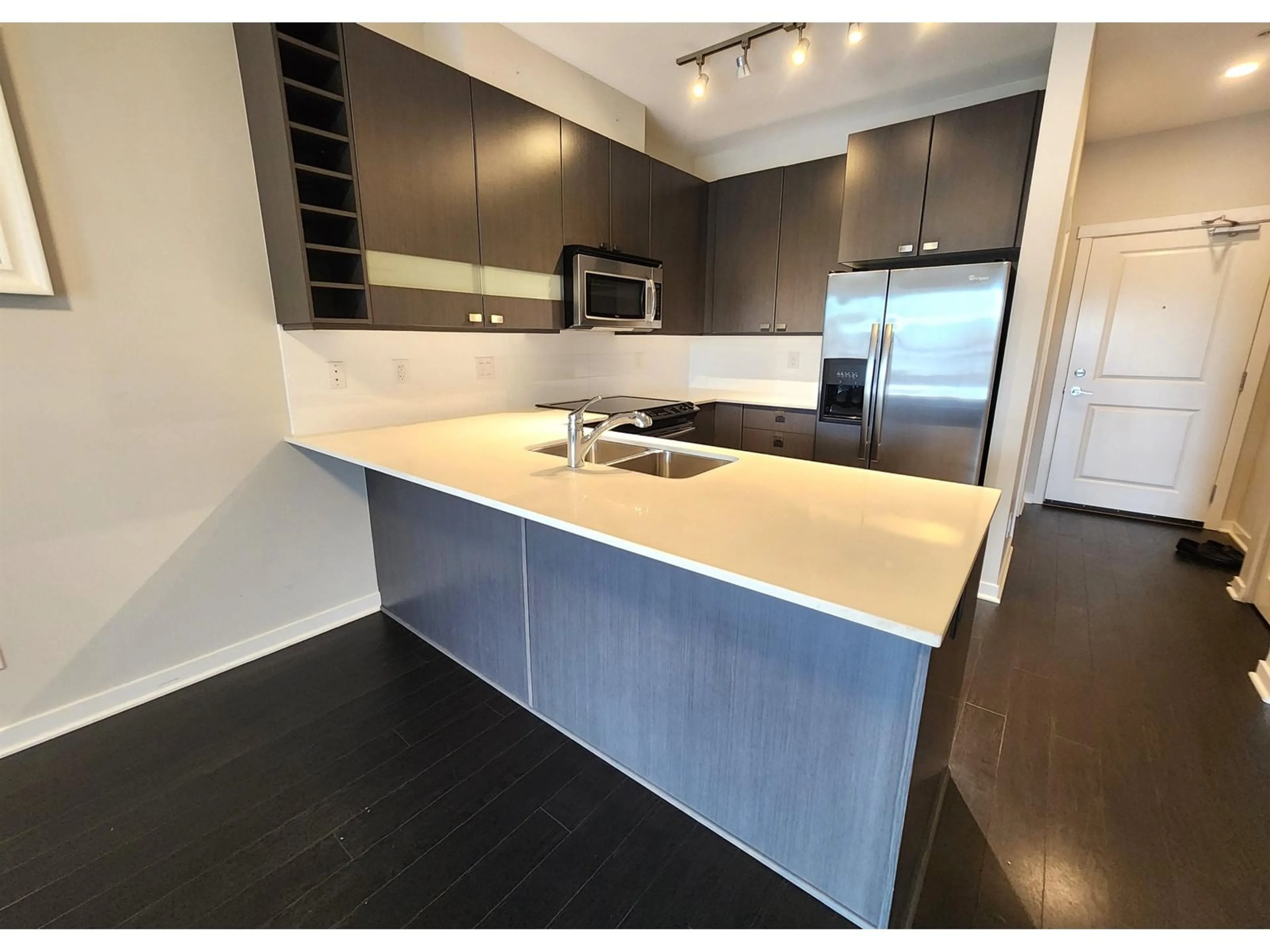 Open concept kitchen for 328 5655 210A STREET, Langley British Columbia V3A0G4