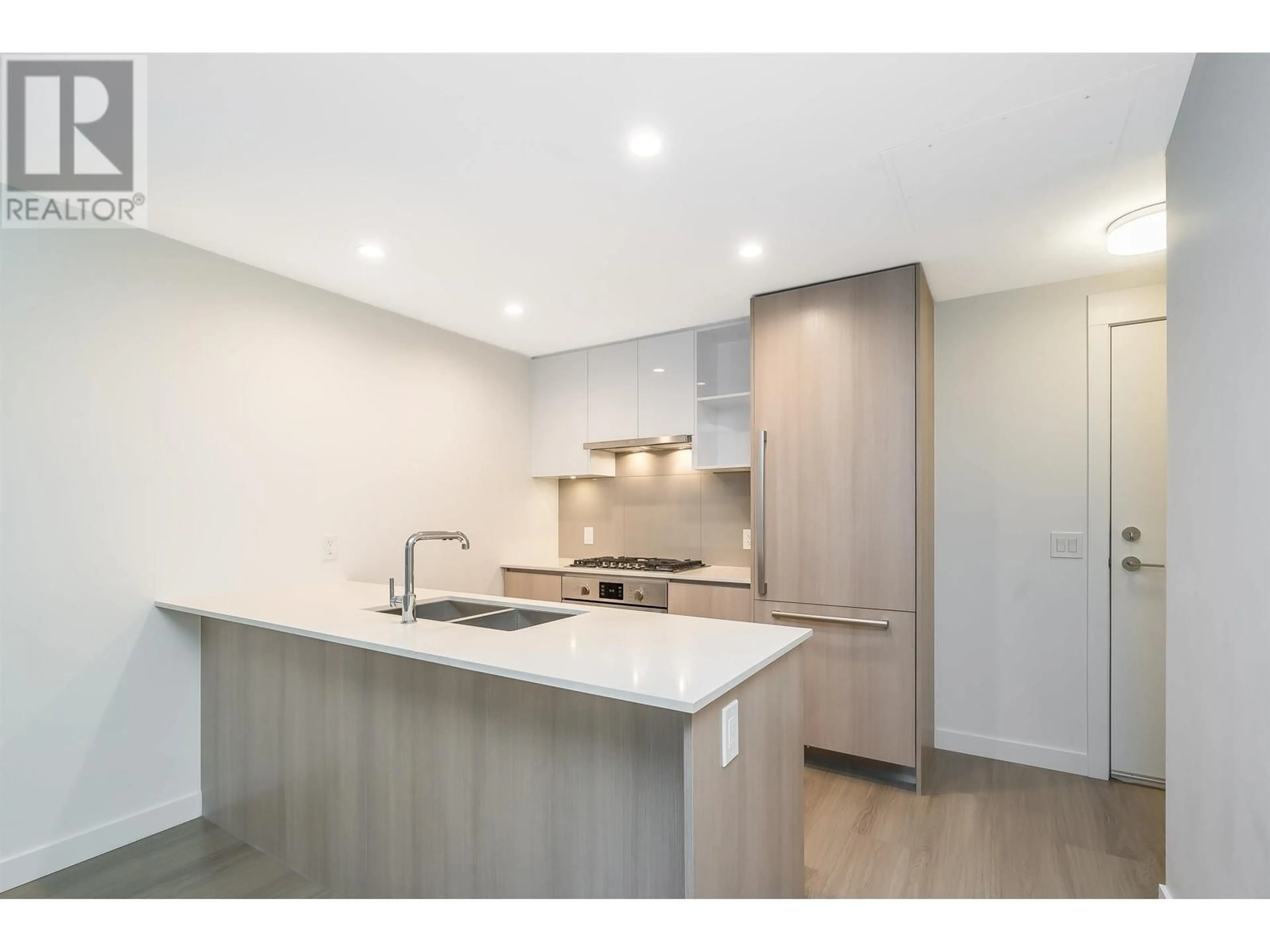 Kitchen, wood floors for 419 618 CARNARVON STREET, New Westminster British Columbia V3M0N9